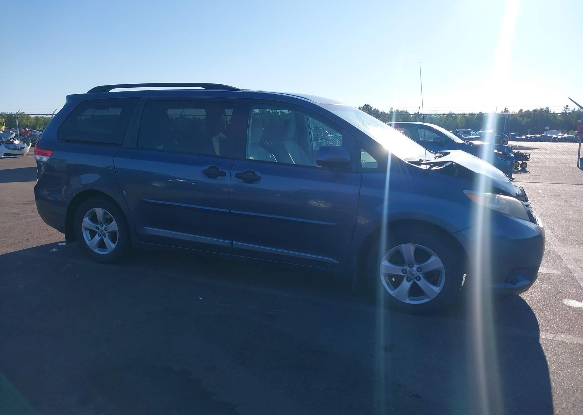 2013 TOYOTA SIENNA V6 7 PASSENGER