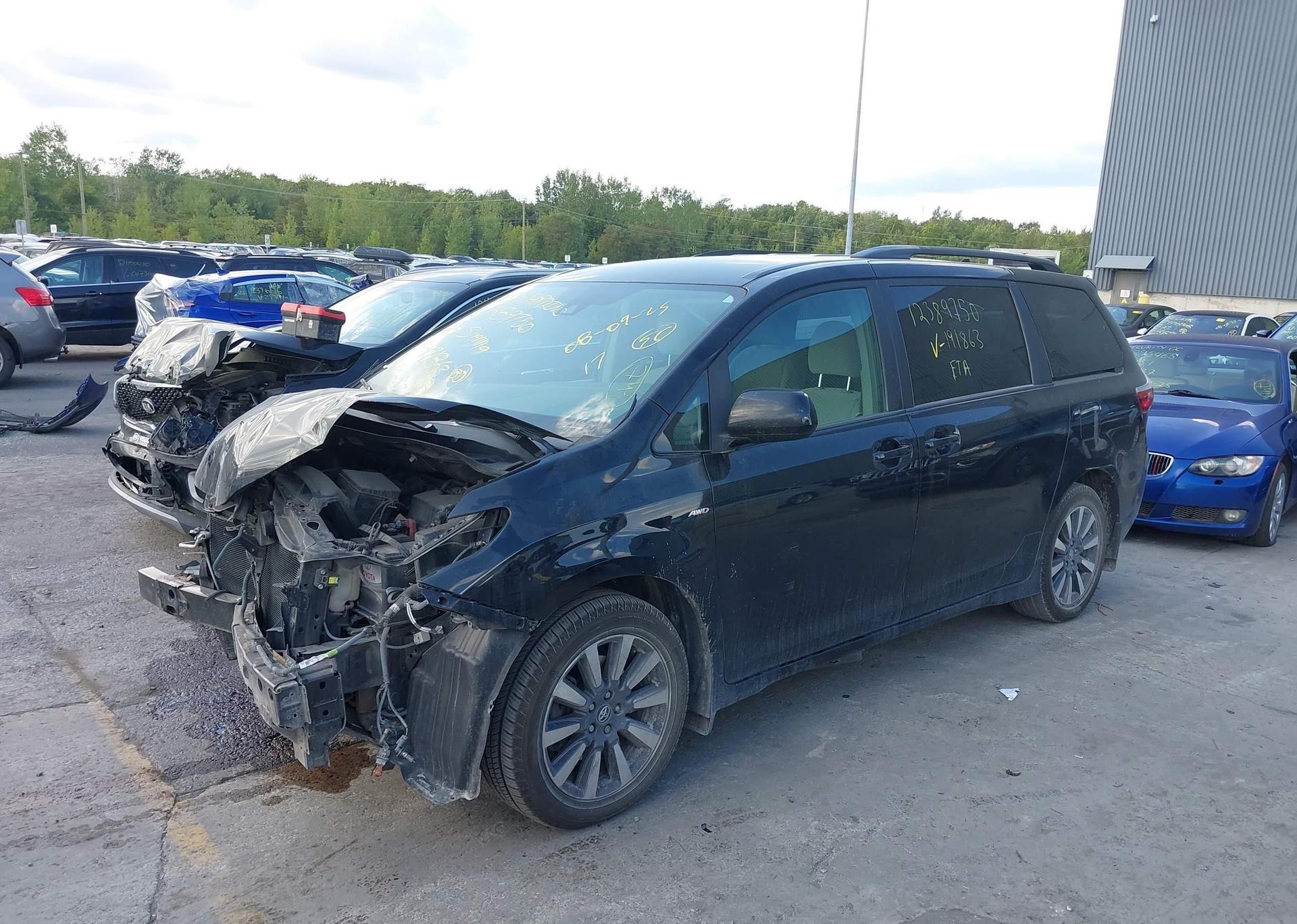 2018 TOYOTA SIENNA LE