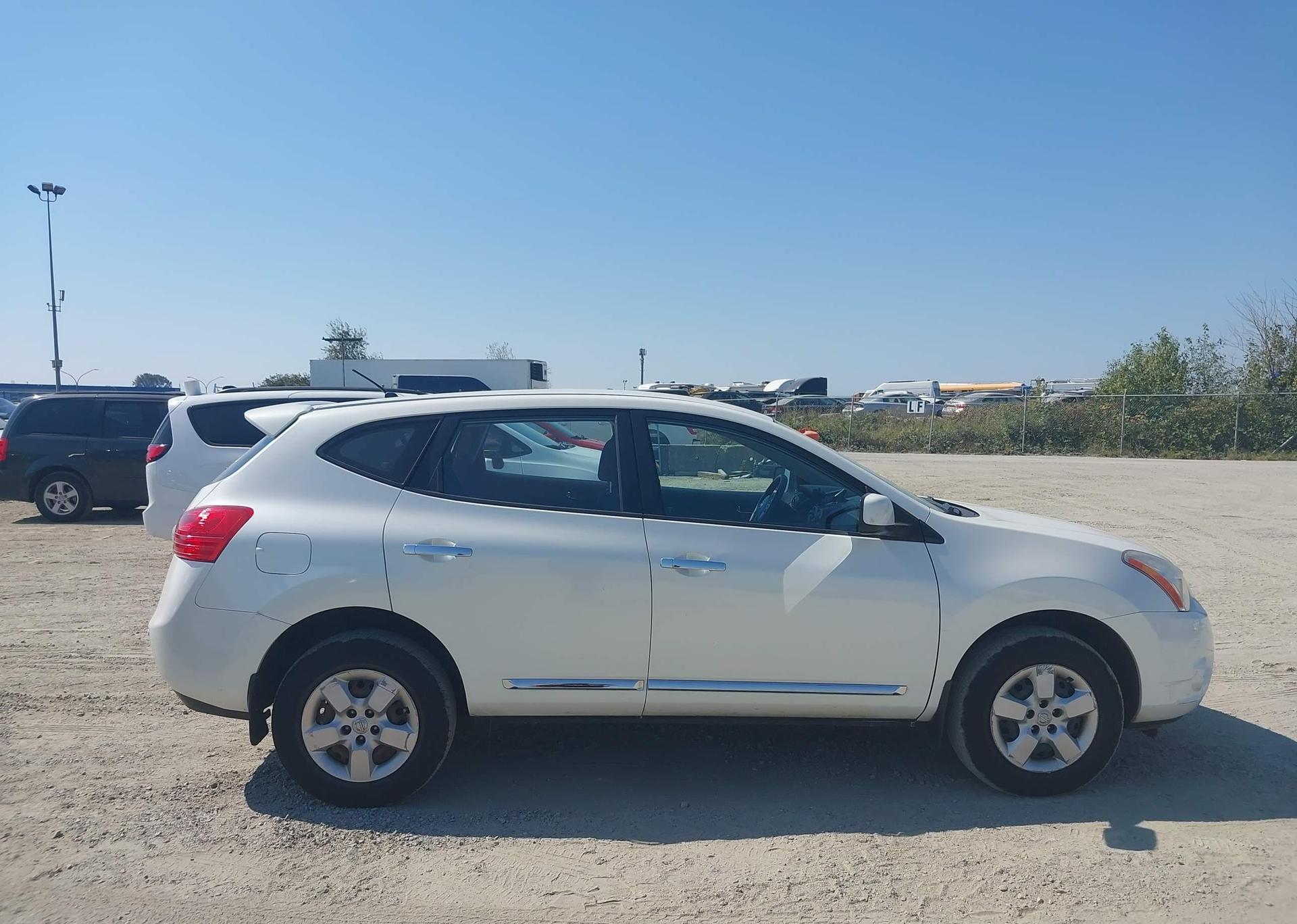 2013 NISSAN ROGUE S