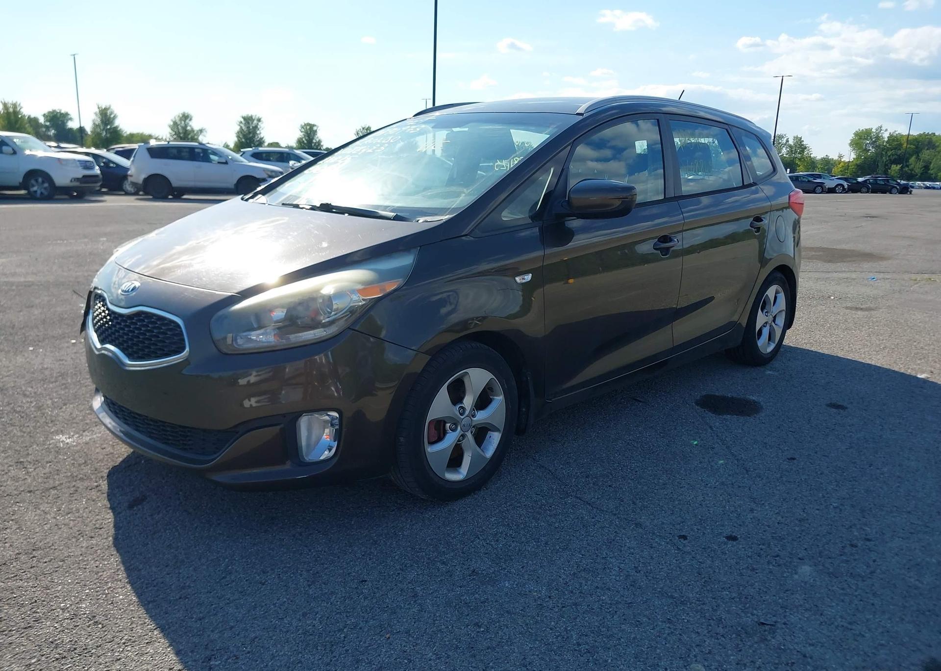 2015 KIA RONDO
