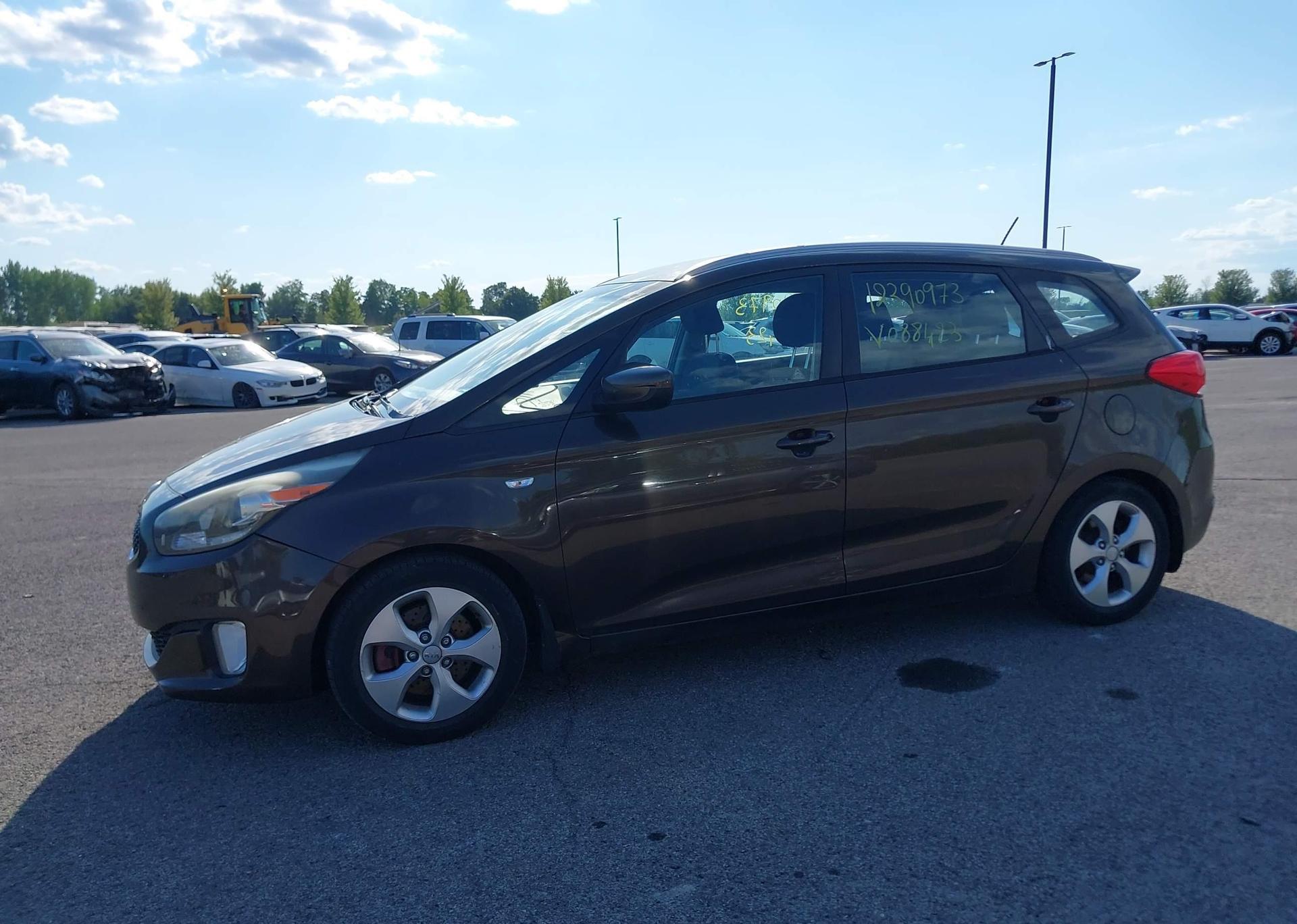 2015 KIA RONDO