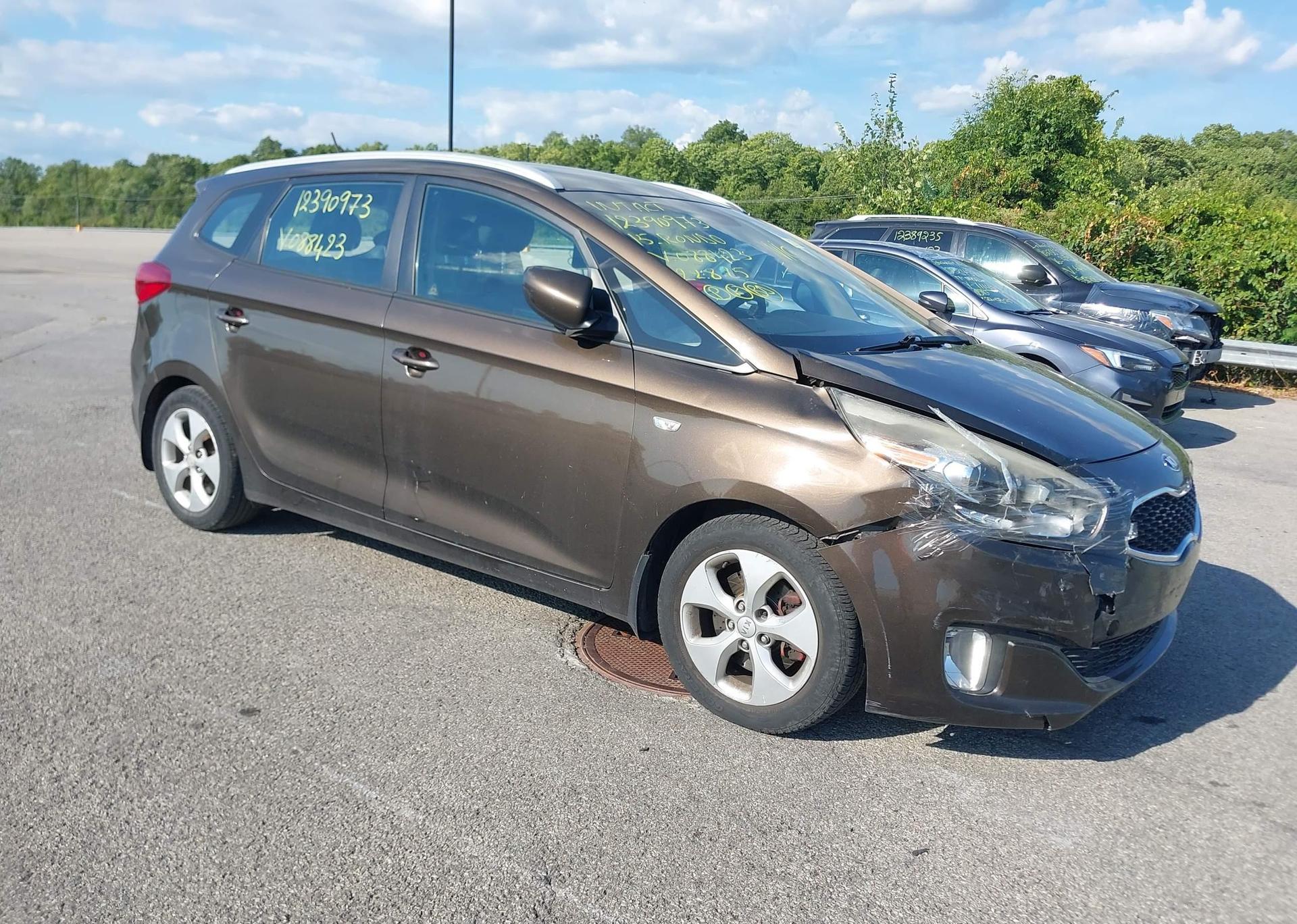 2015 KIA RONDO