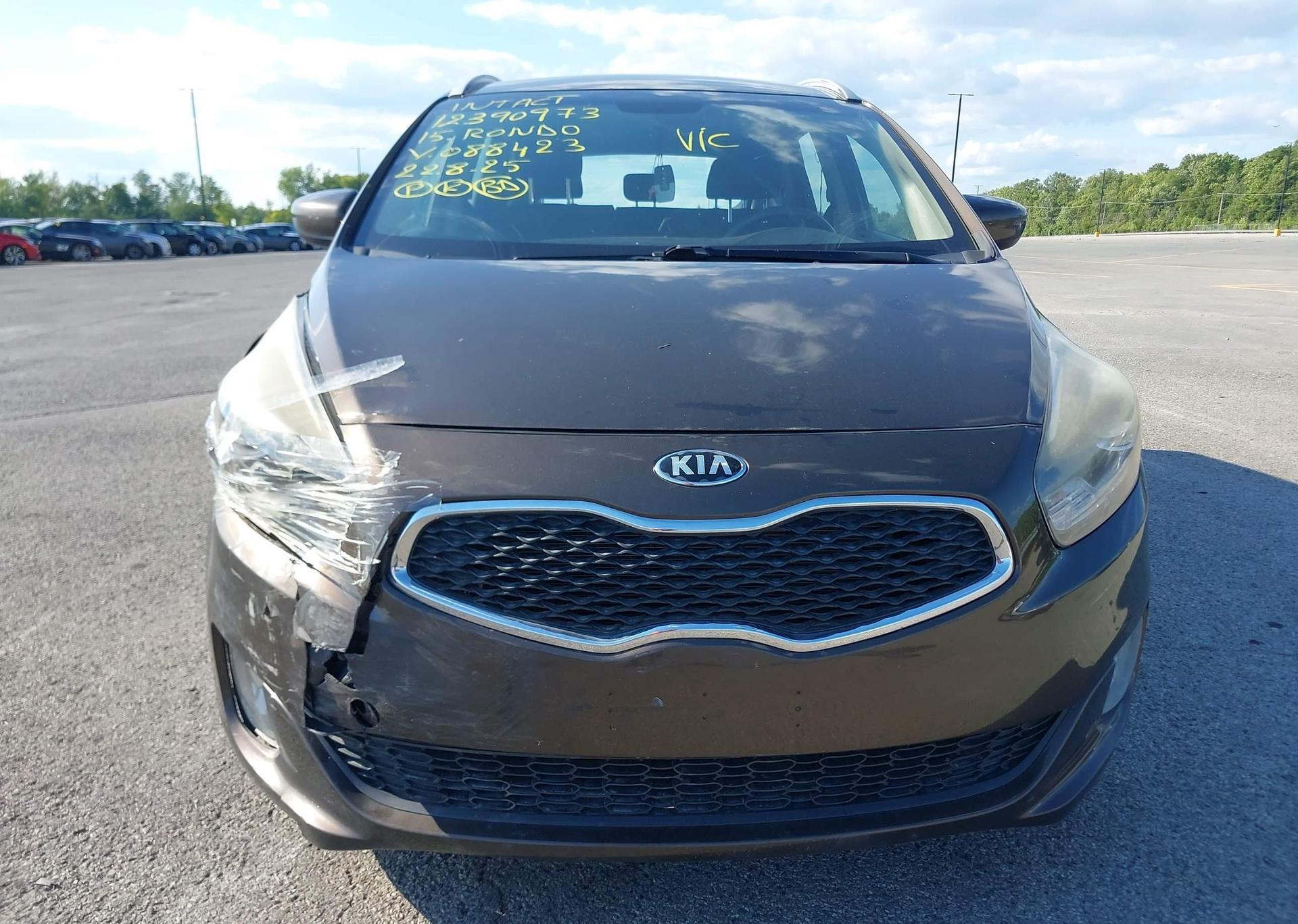 2015 KIA RONDO