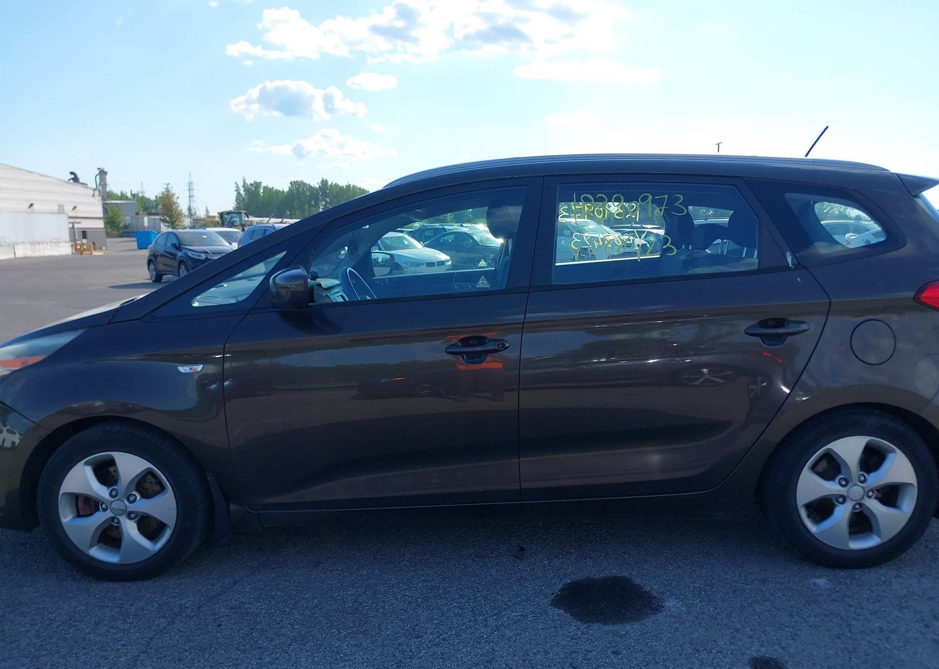 2015 KIA RONDO