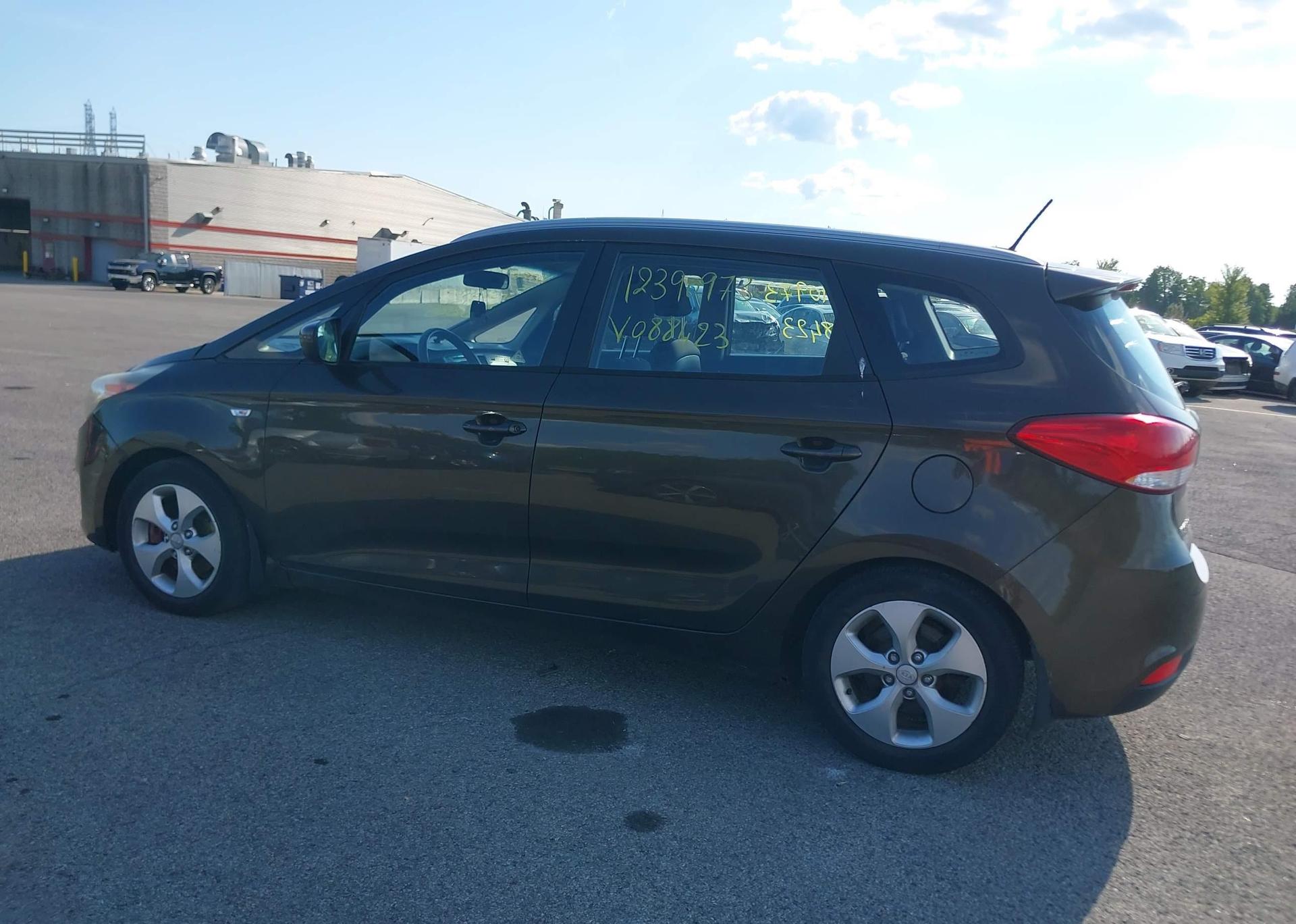 2015 KIA RONDO