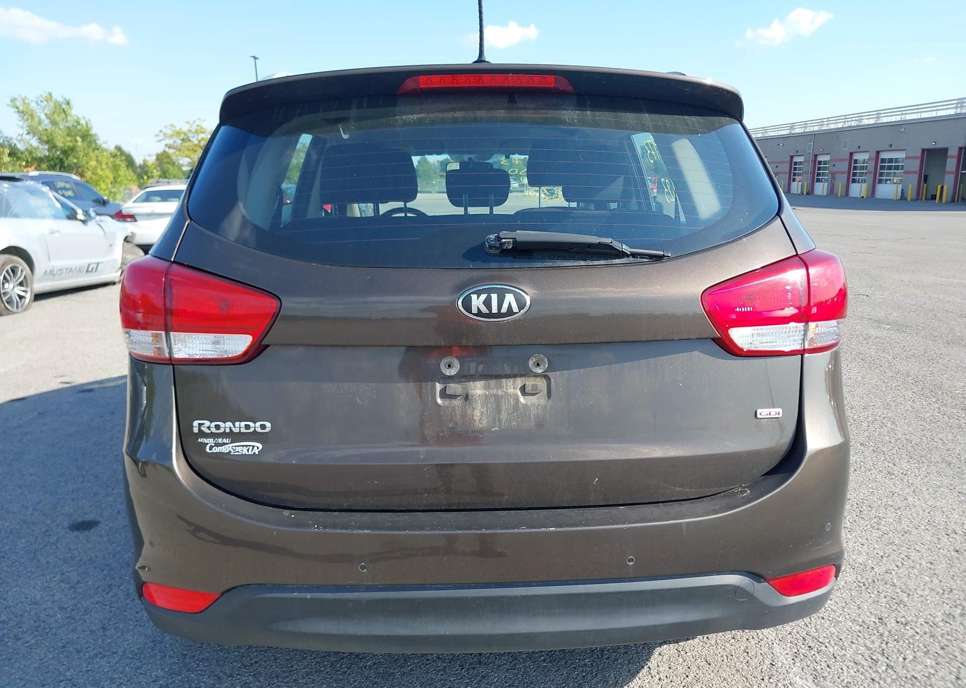 2015 KIA RONDO