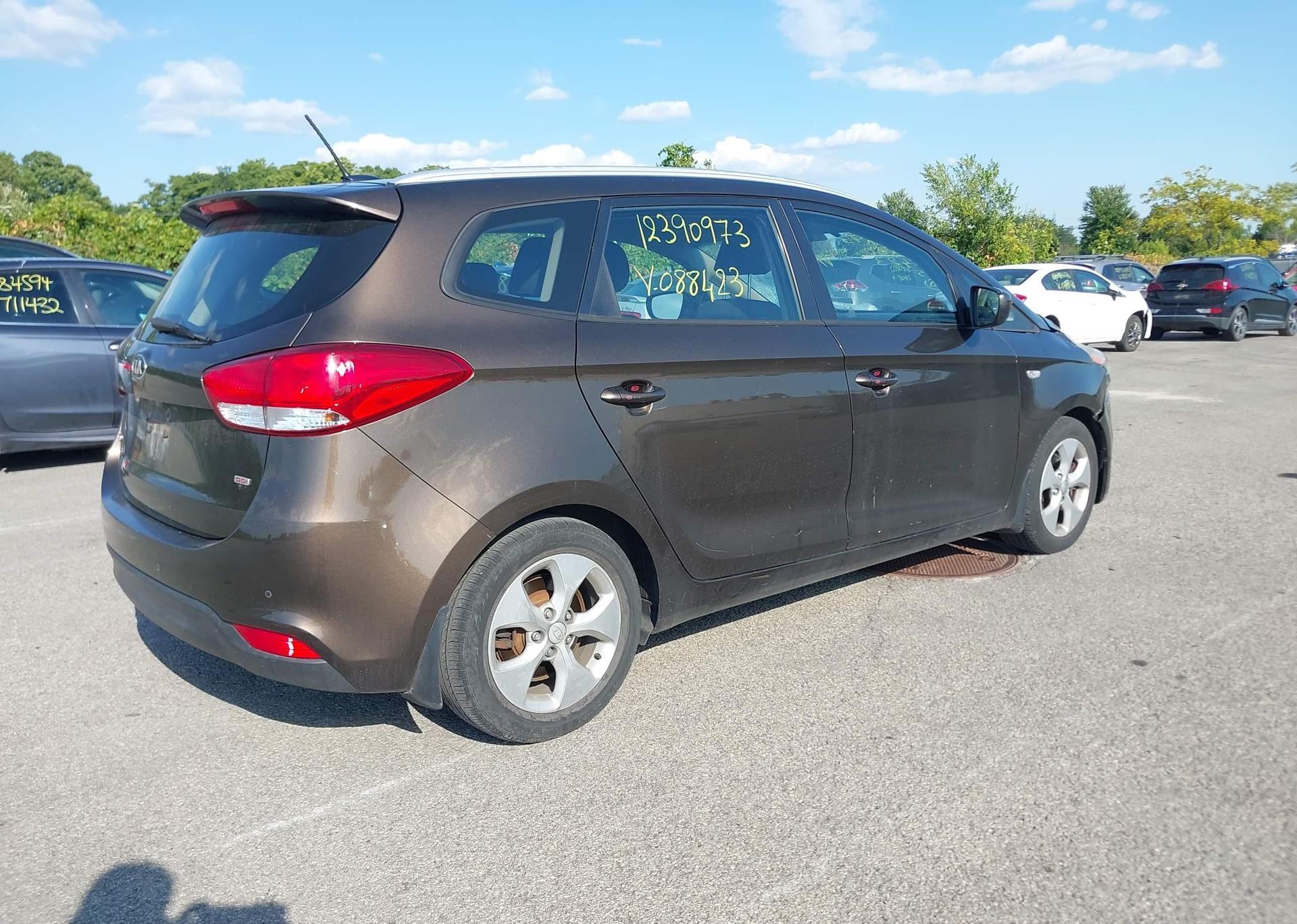 2015 KIA RONDO
