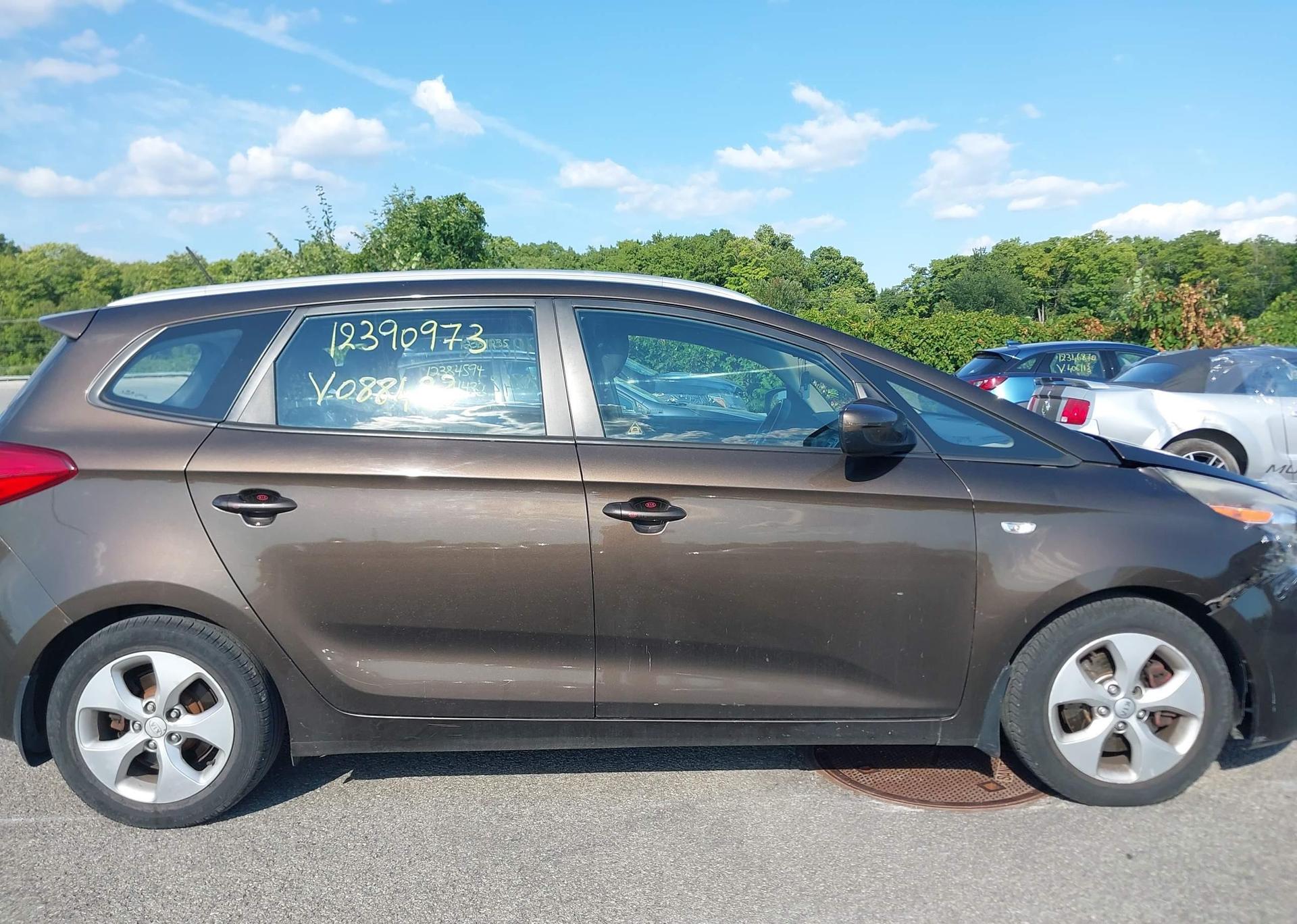 2015 KIA RONDO