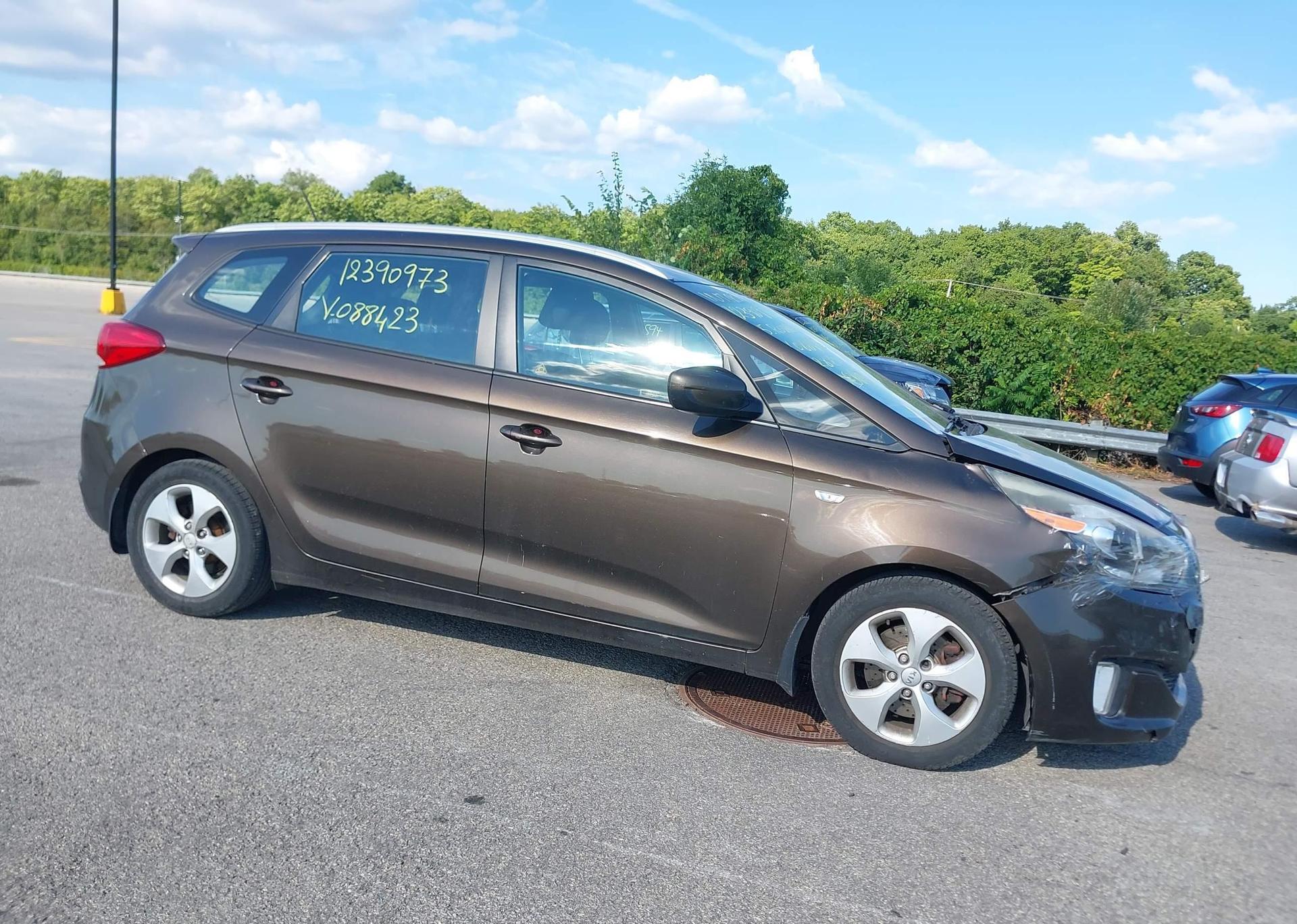 2015 KIA RONDO