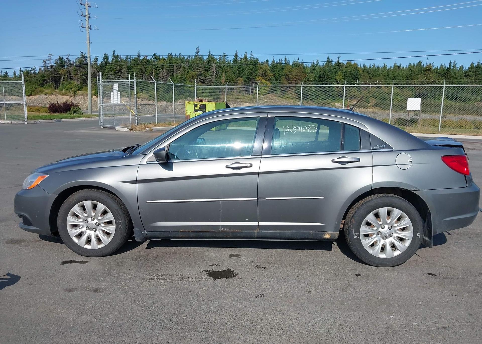 2013 CHRYSLER 200 LX