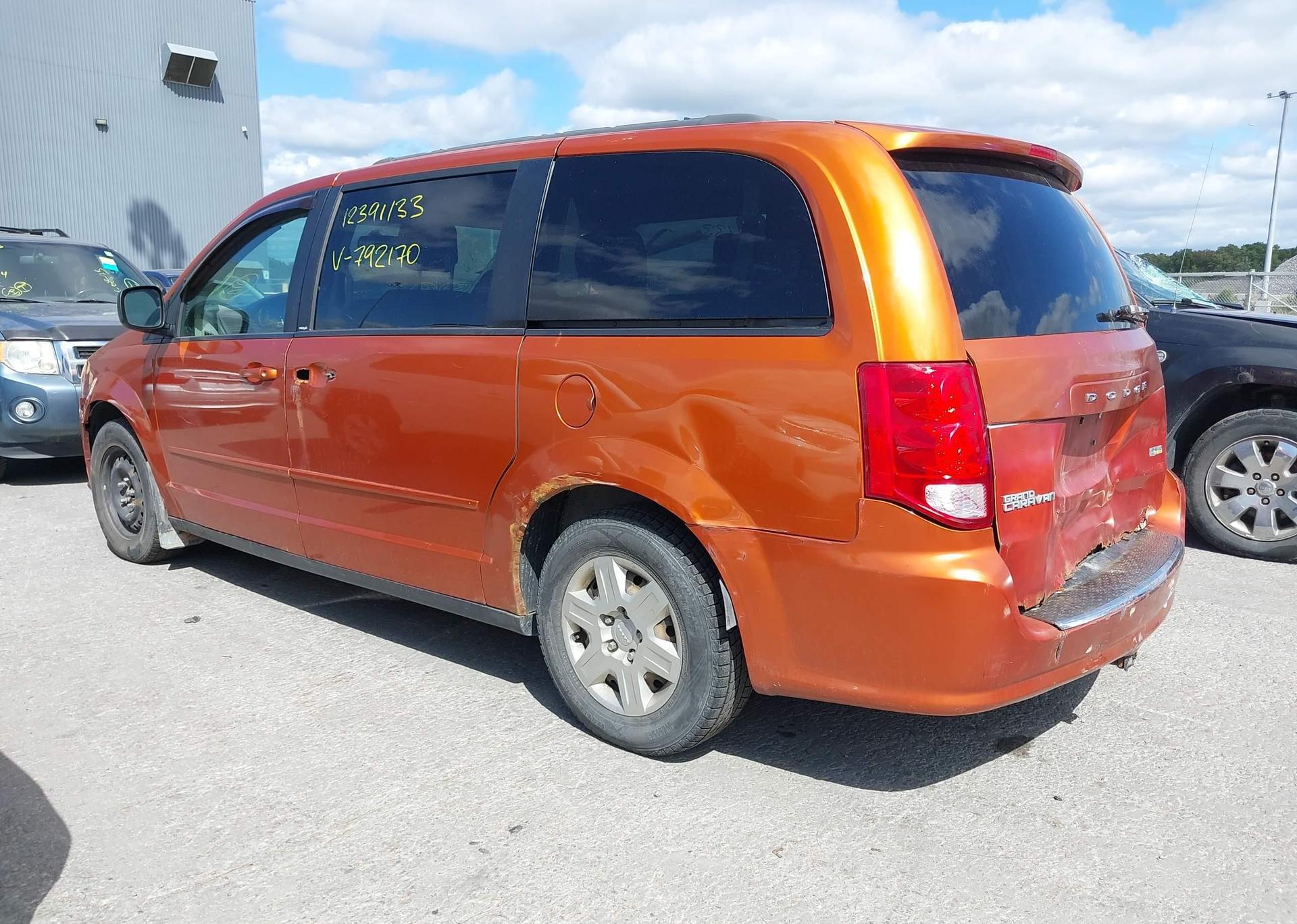 2011 DODGE GRAND CARAVAN EXPRESS