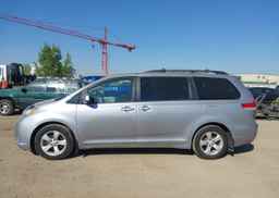 2012 TOYOTA SIENNA LE