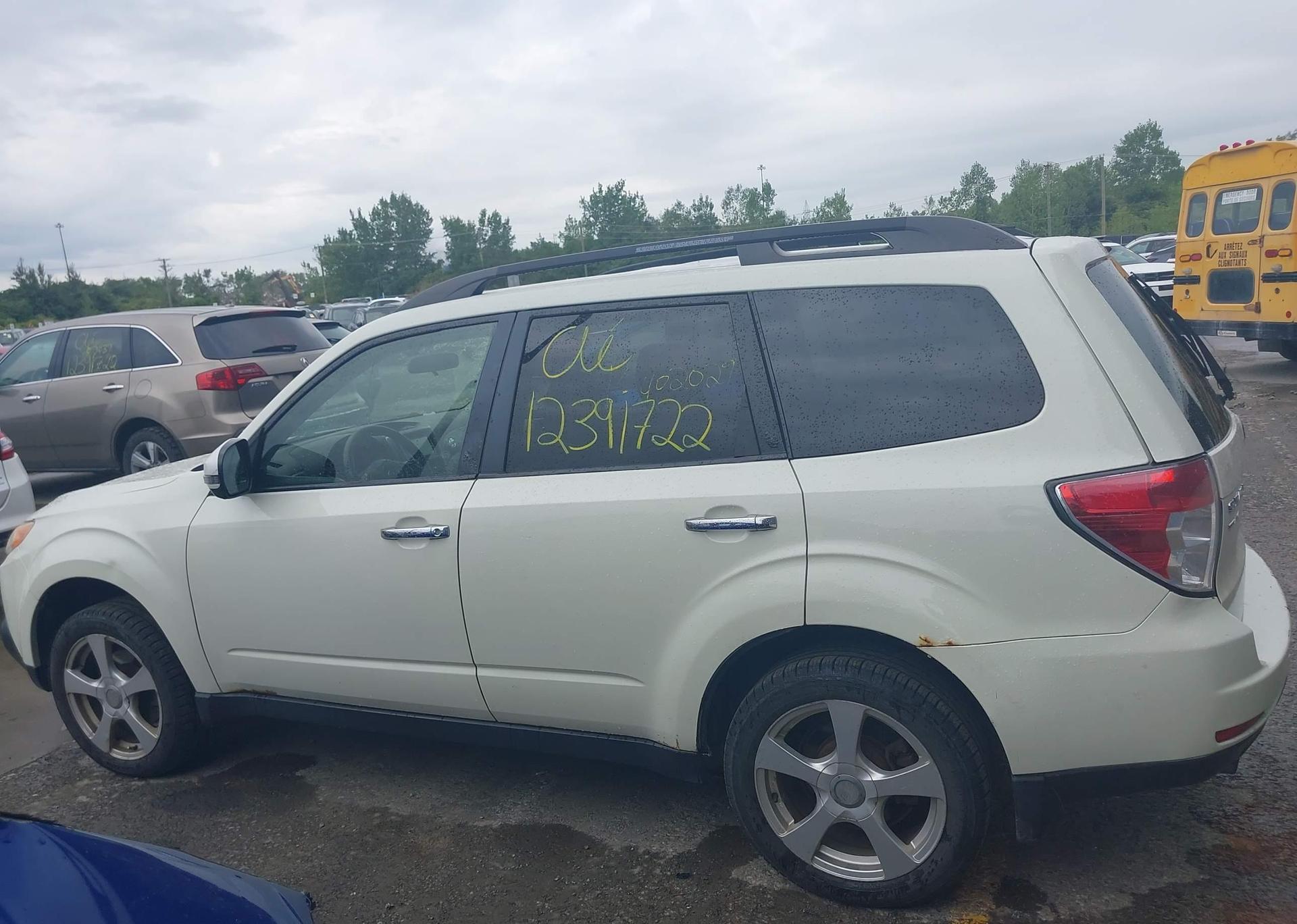 2013 SUBARU FORESTER LIMITED