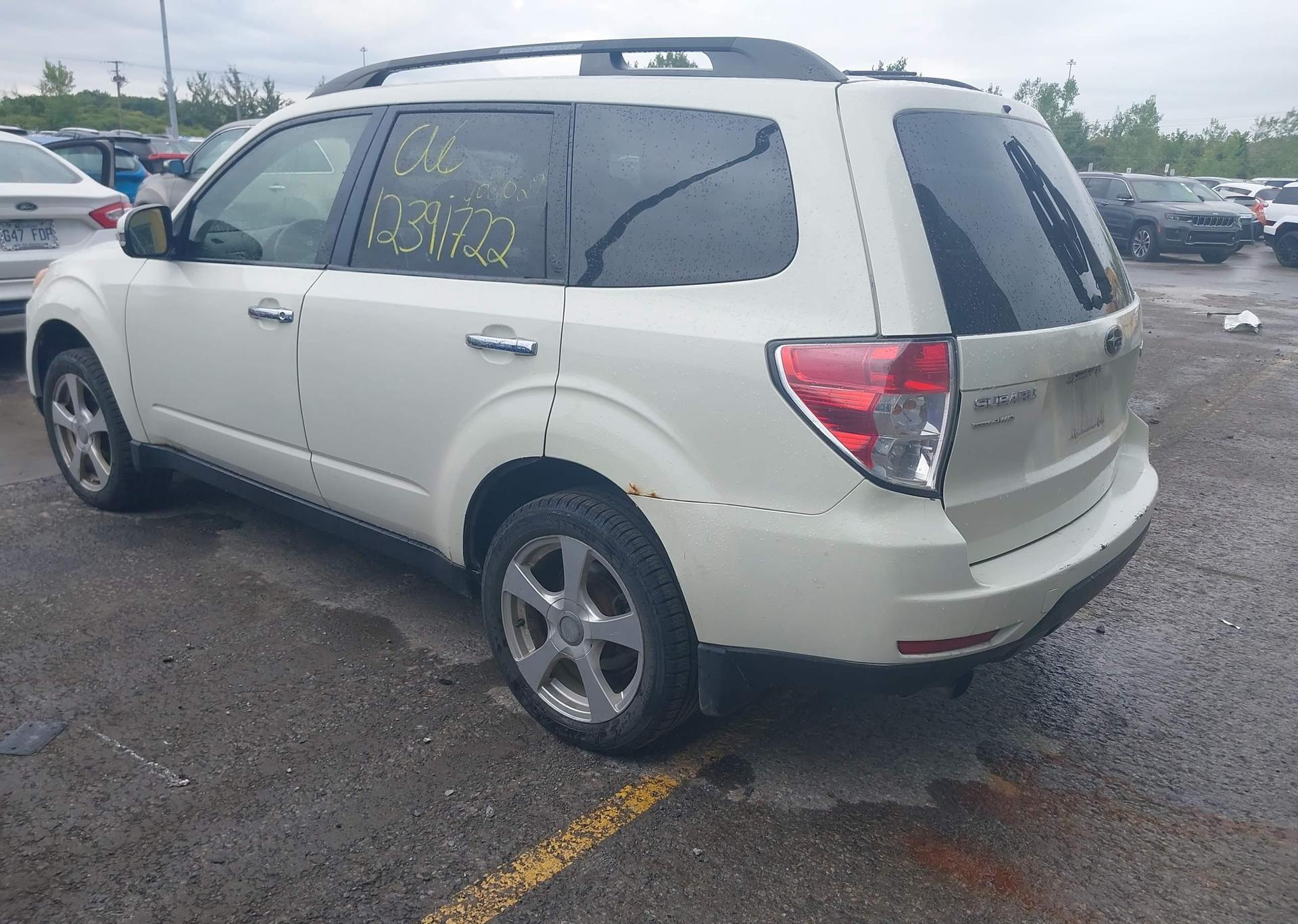 2013 SUBARU FORESTER LIMITED