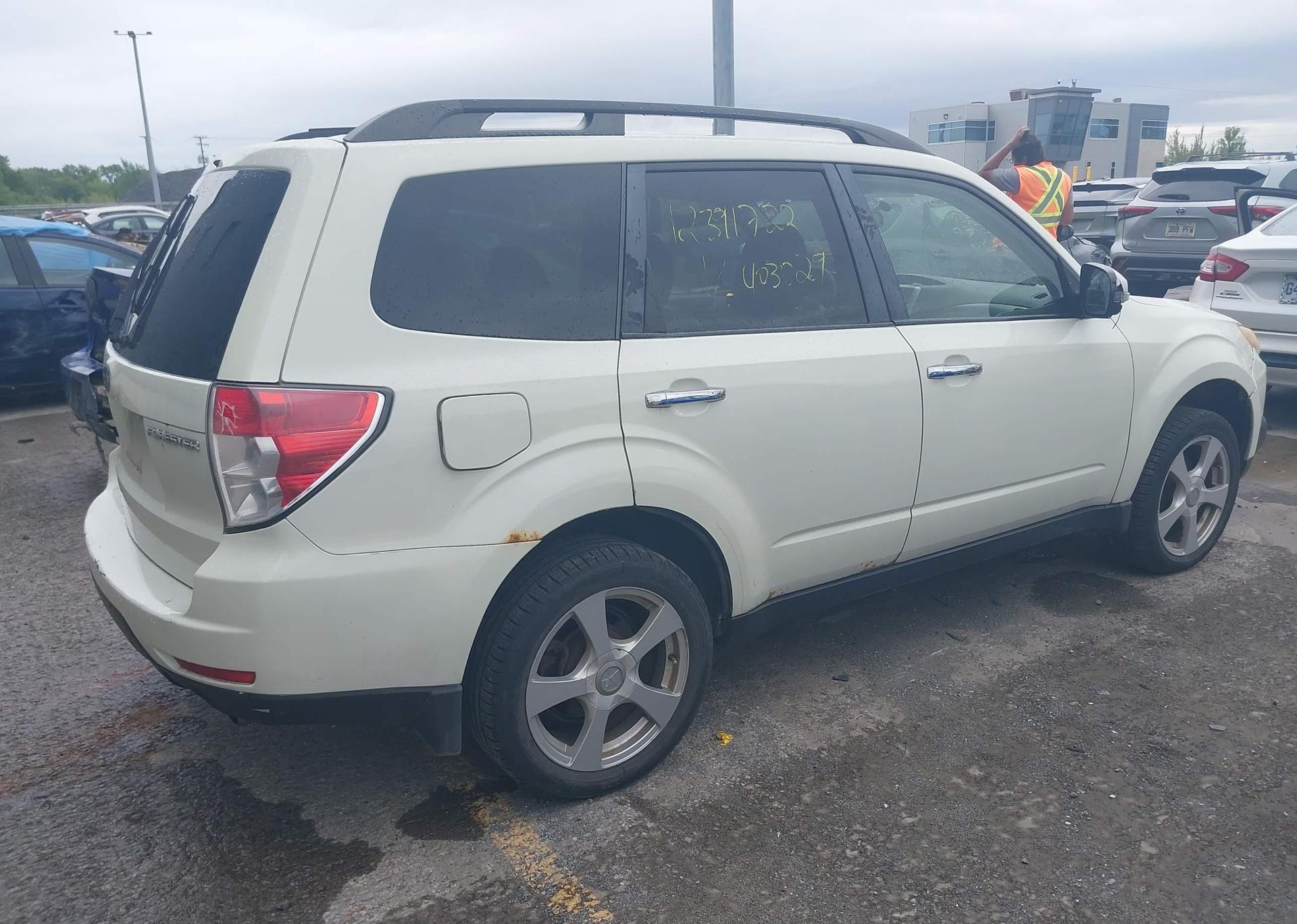 2013 SUBARU FORESTER LIMITED