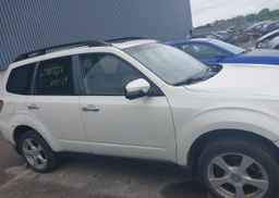 2013 SUBARU FORESTER LIMITED