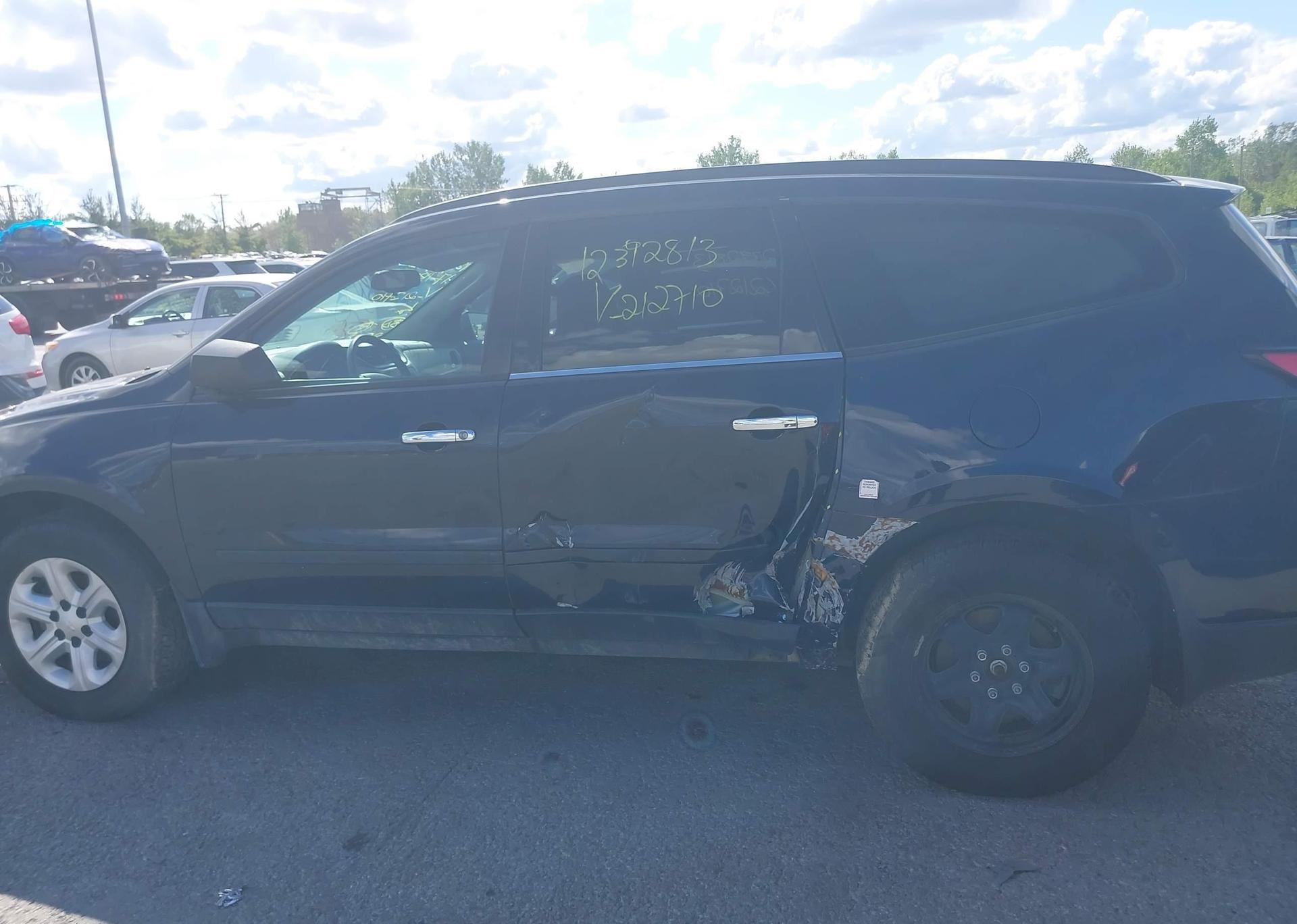 2017 CHEVROLET TRAVERSE LS
