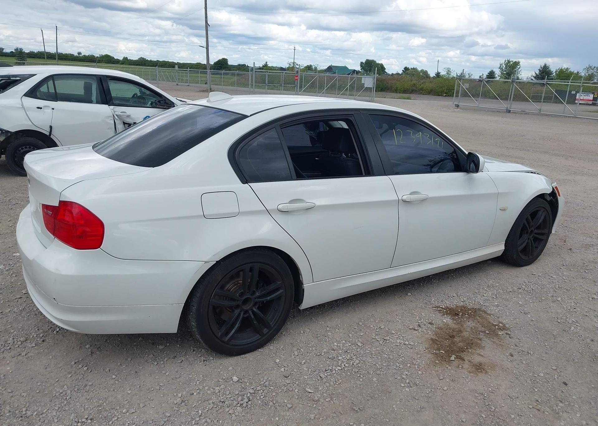 2011 BMW 323I