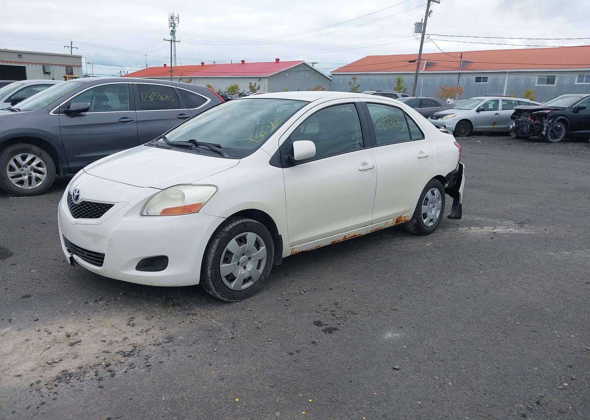 2011 TOYOTA YARIS
