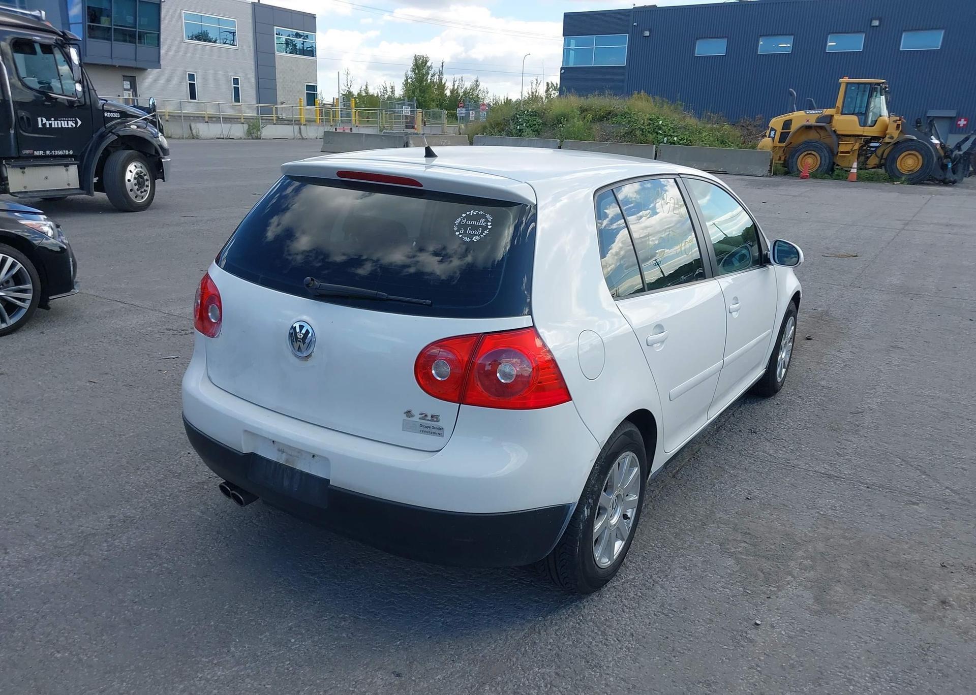 2009 VOLKSWAGEN RABBIT 5-DOOR COMFORTLINE