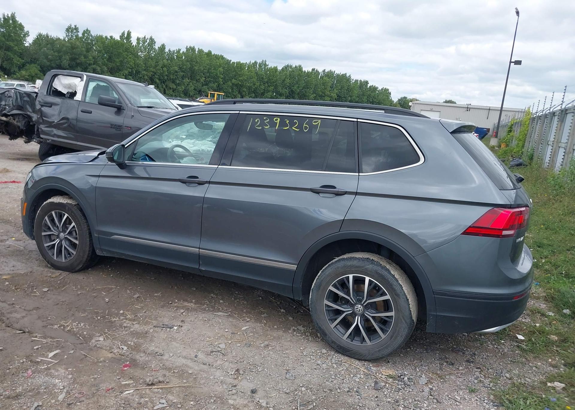 2020 VOLKSWAGEN TIGUAN SE