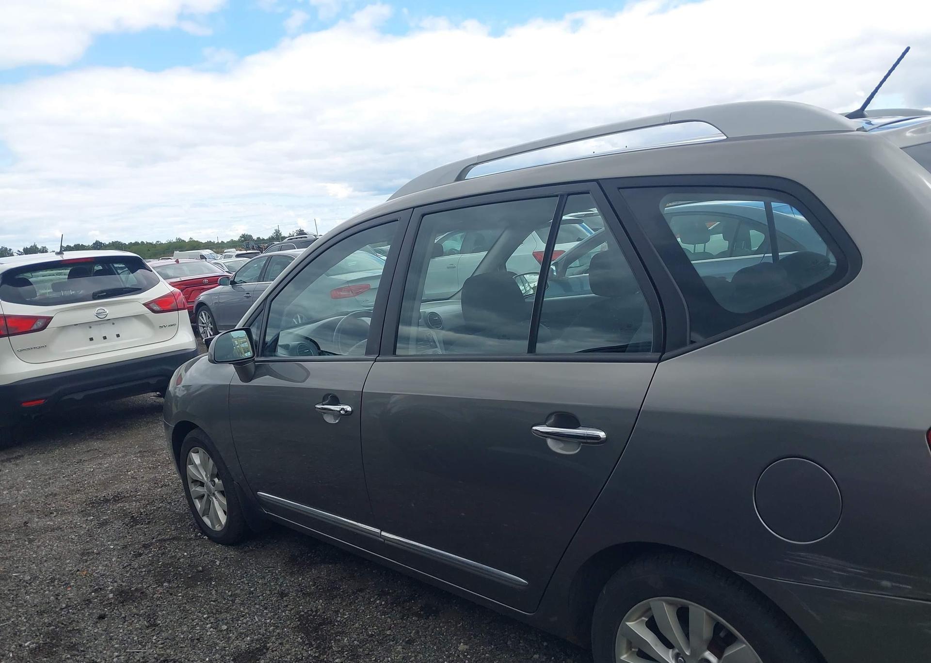 2012 KIA RONDO EX-V6