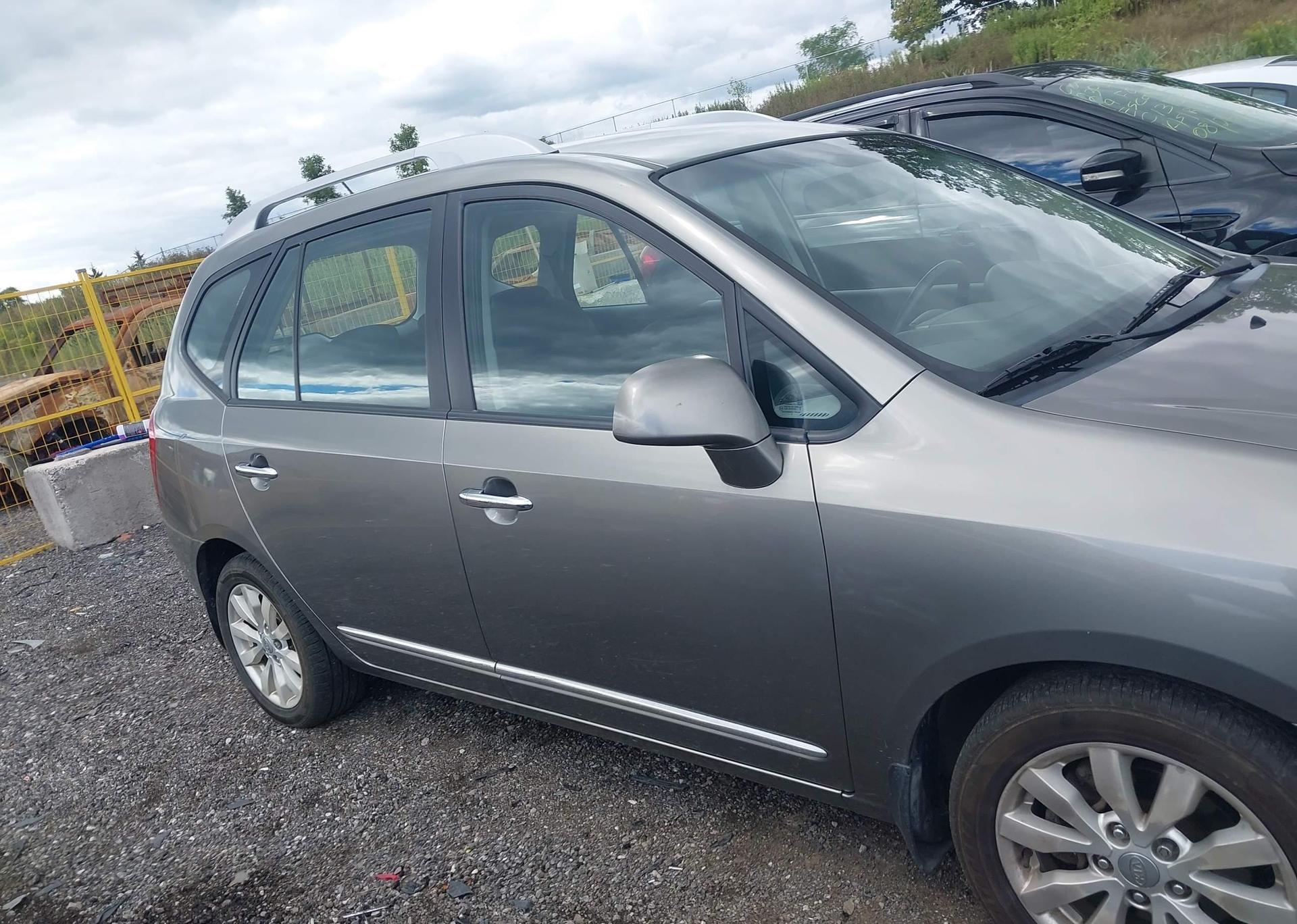 2012 KIA RONDO EX-V6