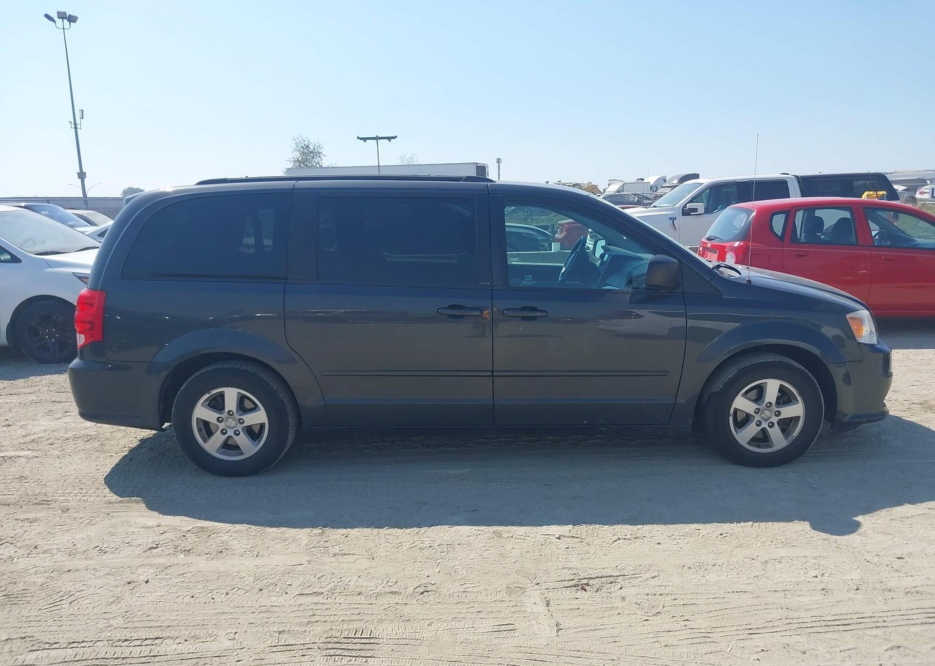 2011 DODGE GRAND CARAVAN SE