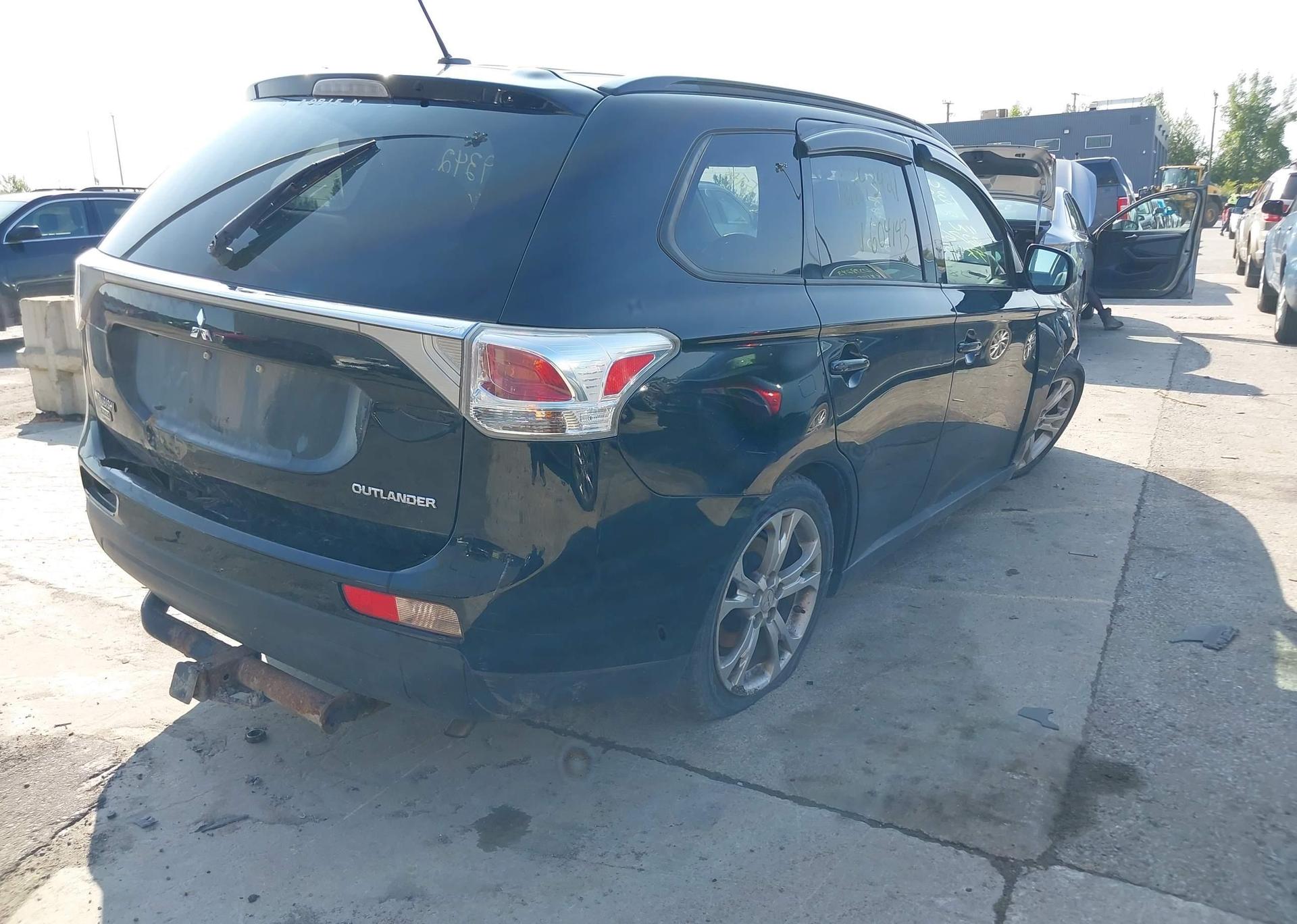 2014 MITSUBISHI OUTLANDER ES
