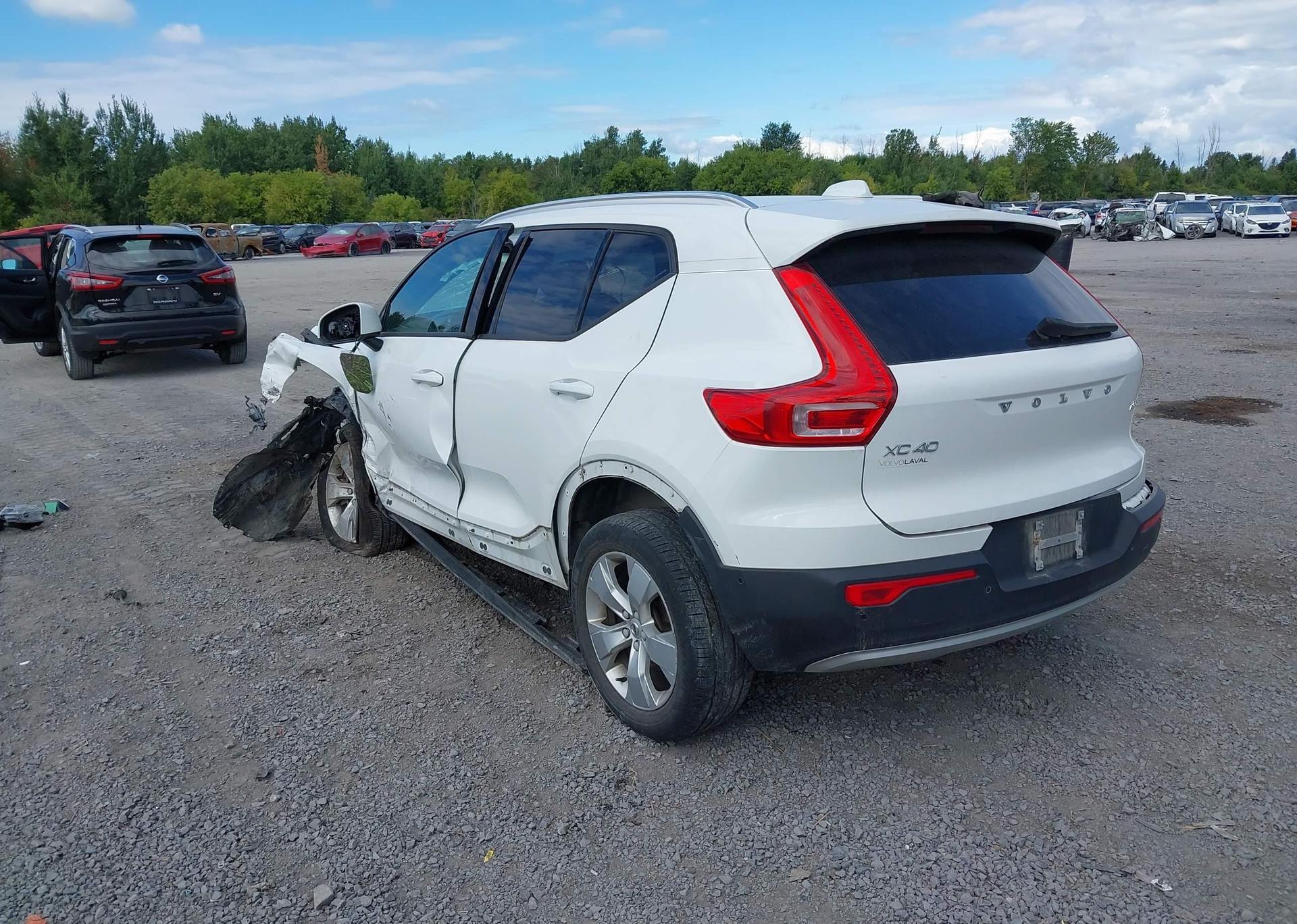 2019 VOLVO XC40 T5 MOMENTUM