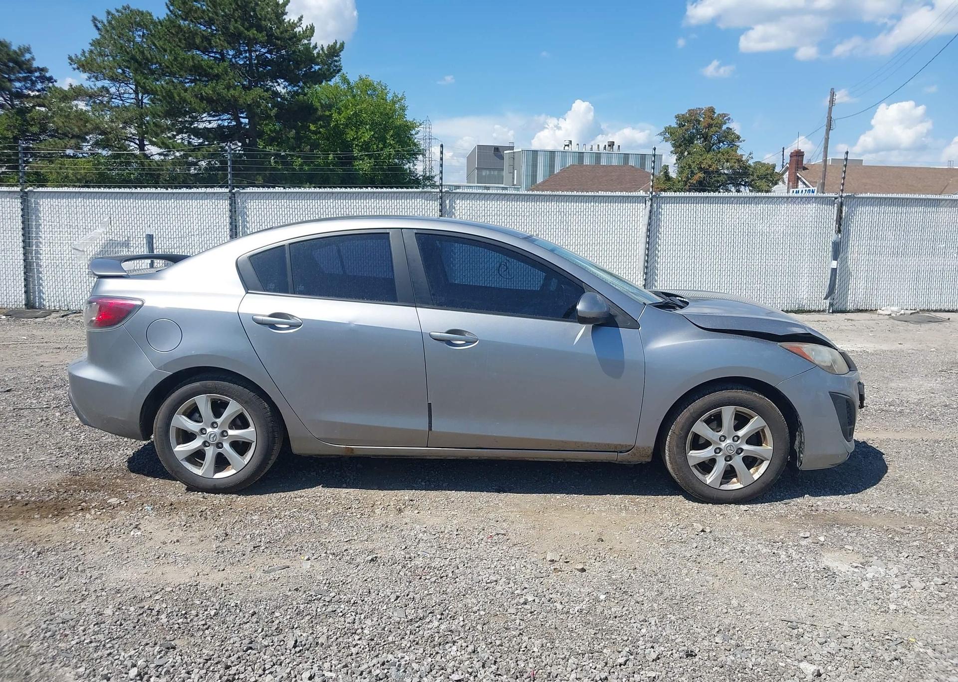 2011 MAZDA 3 I