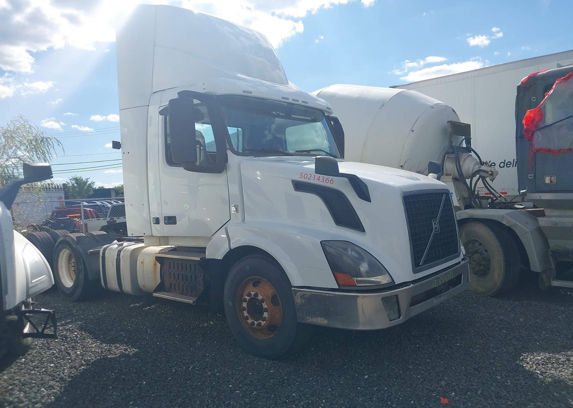 2015 VOLVO VN VNL