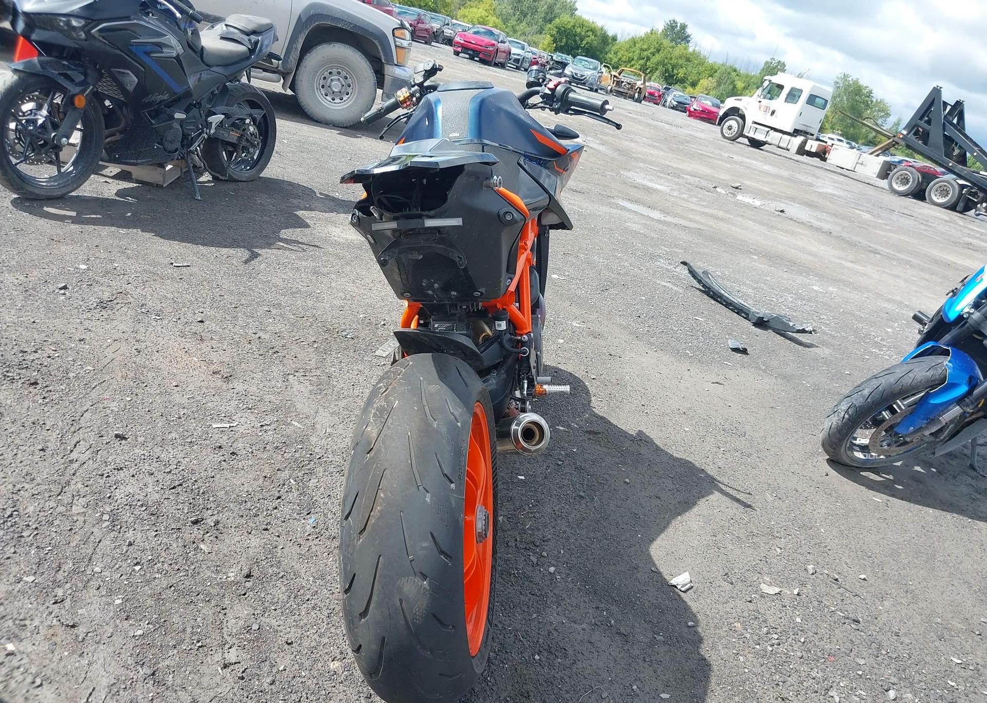 2023 KTM 1290 SUPER DUKE R