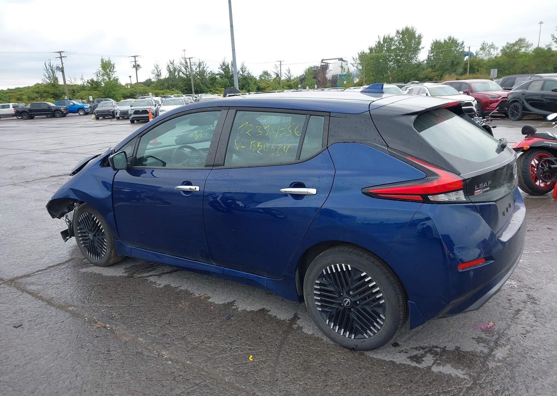 2023 NISSAN LEAF SV