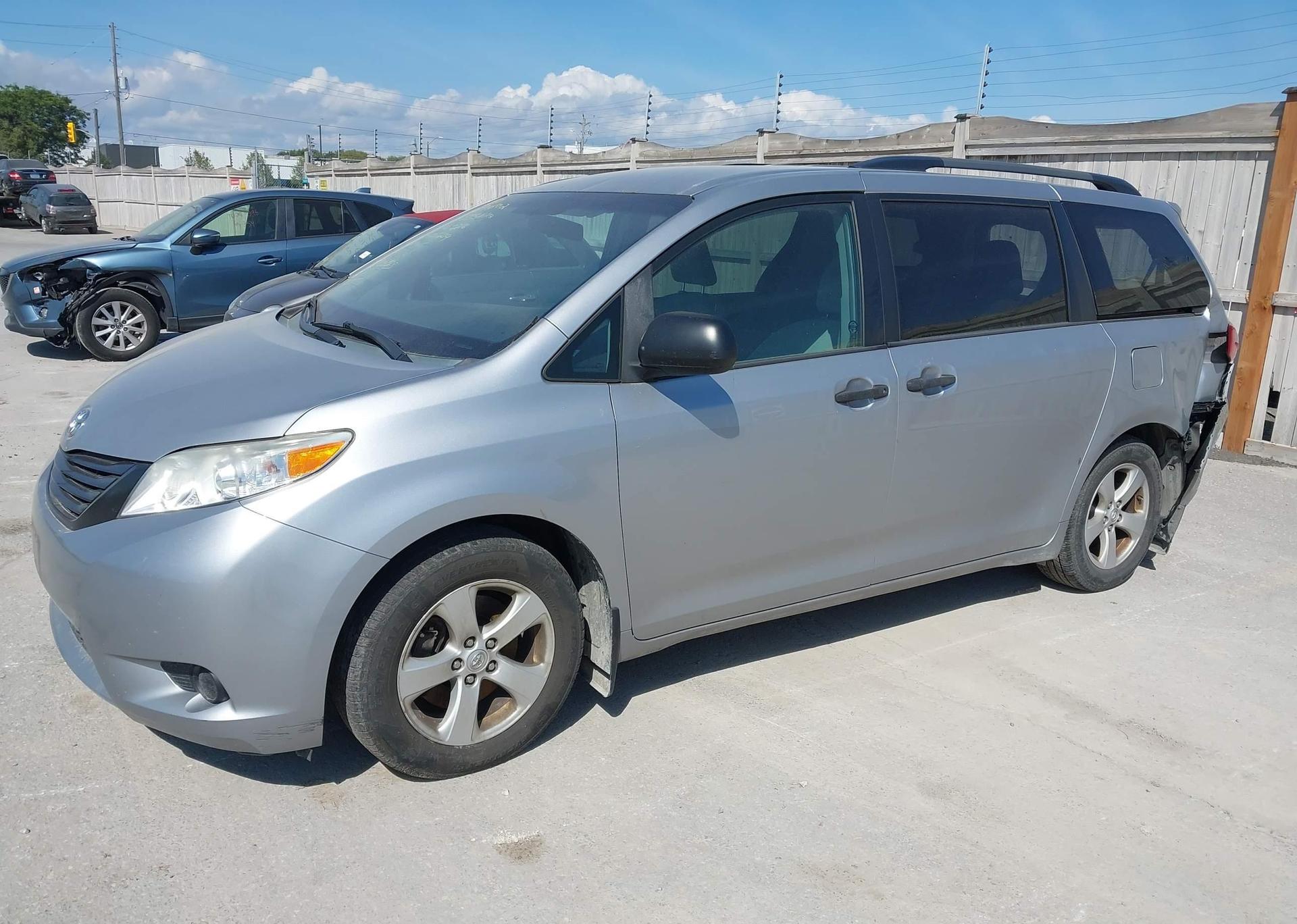 2015 TOYOTA SIENNA 7 PASSENGER