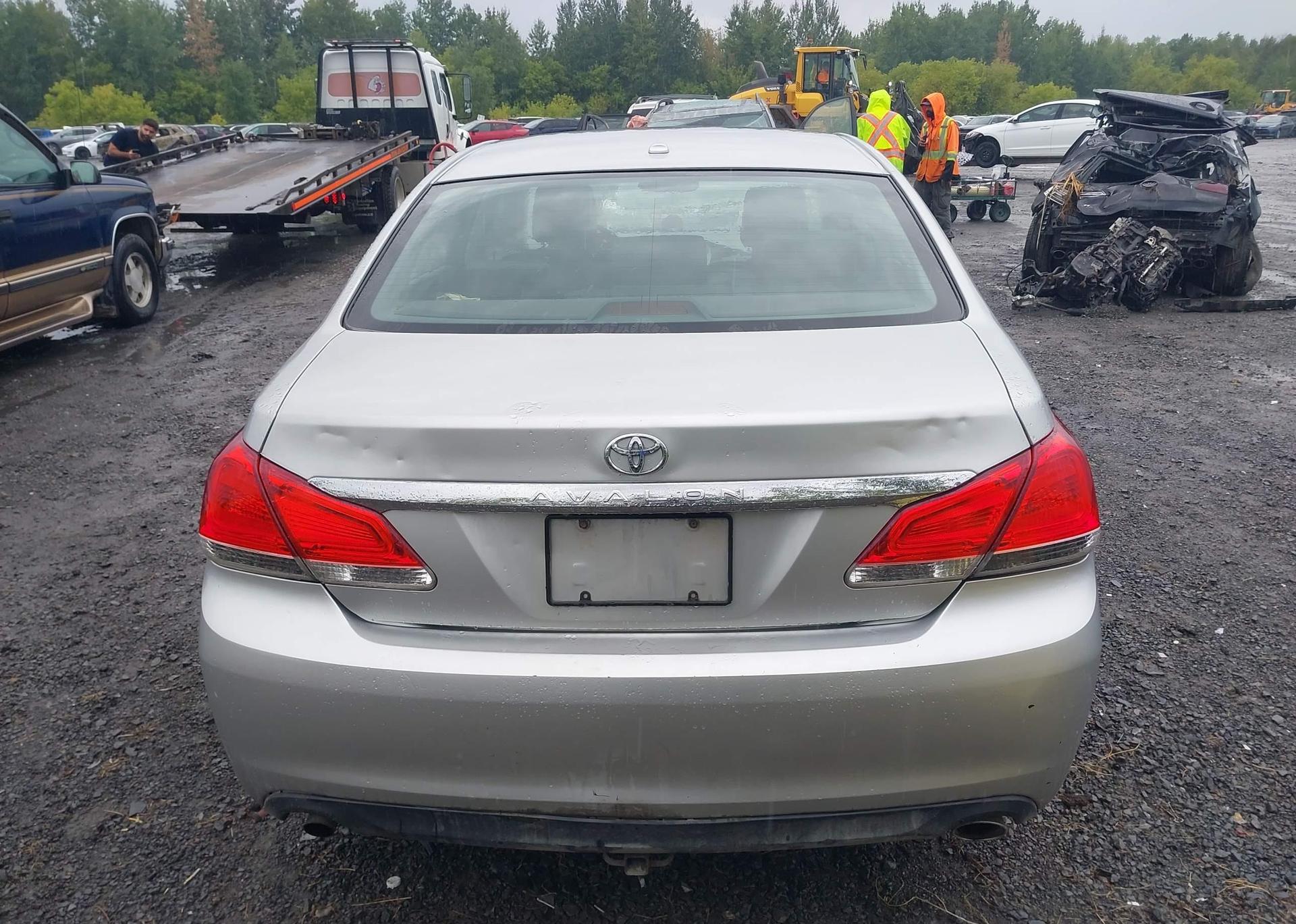 2011 TOYOTA AVALON XLS