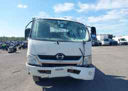 2015 HINO 195