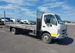 2015 HINO 195