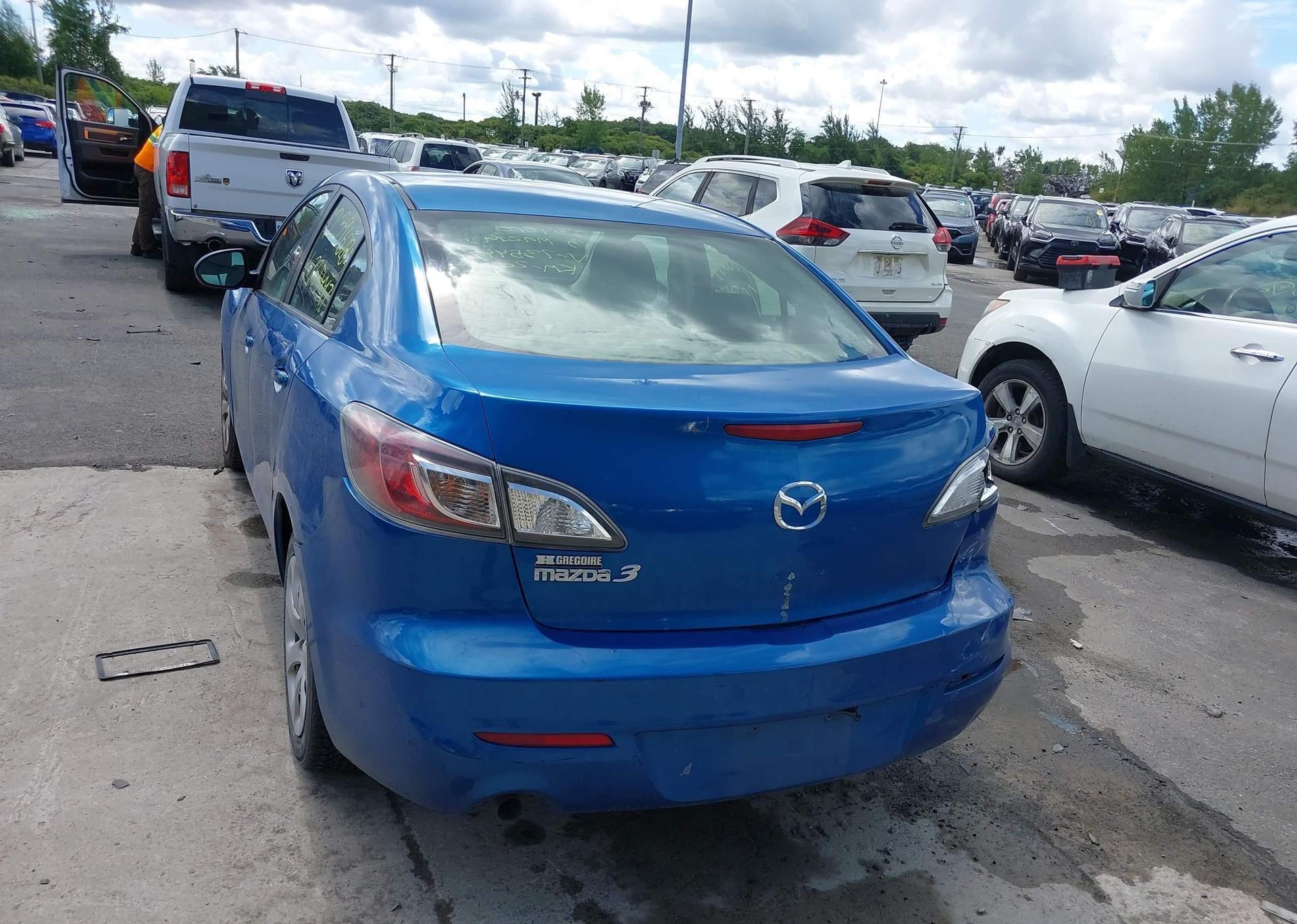 2013 MAZDA 3 I