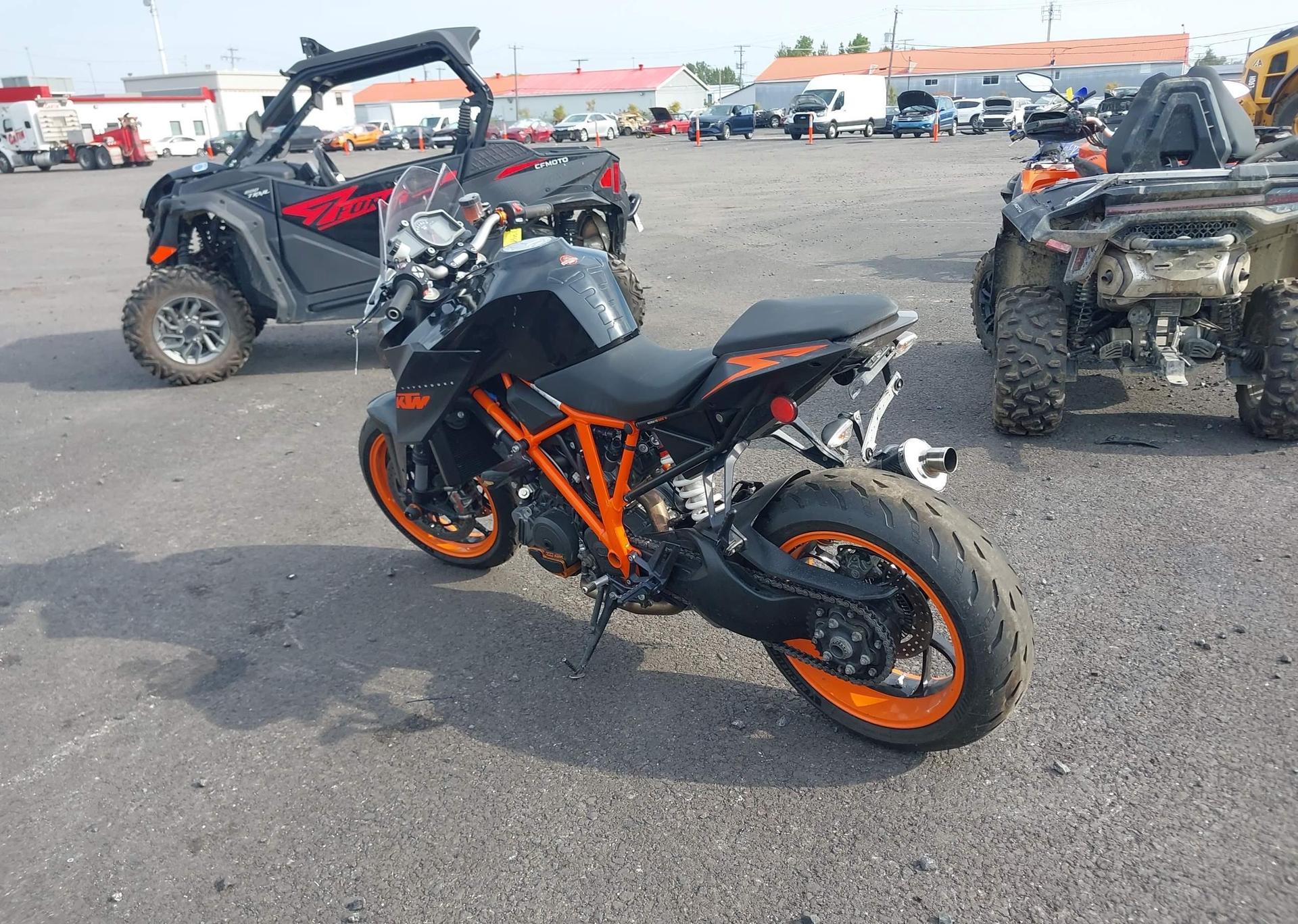 2015 KTM 1290 SUPER DUKE R