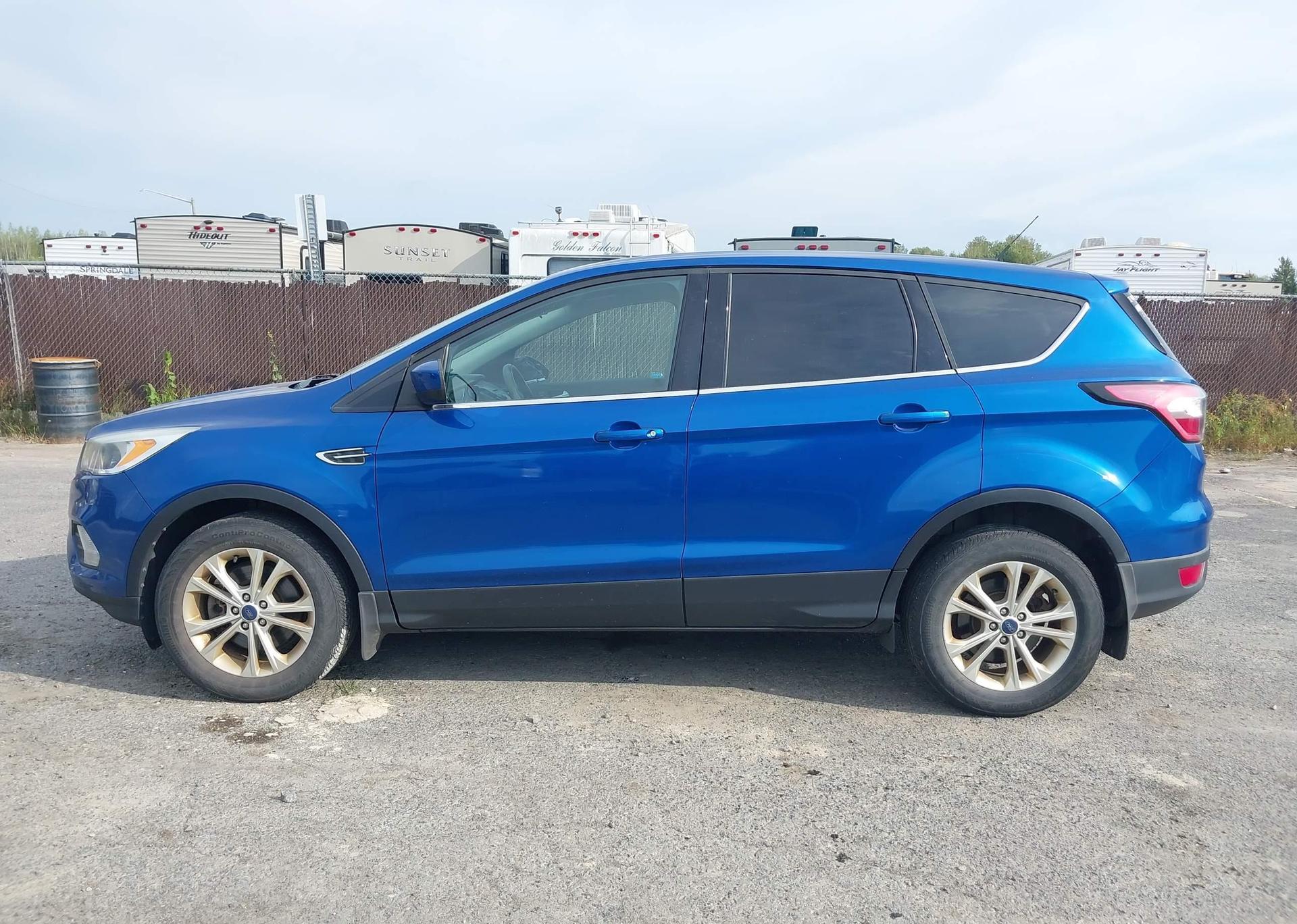 2017 FORD ESCAPE SE