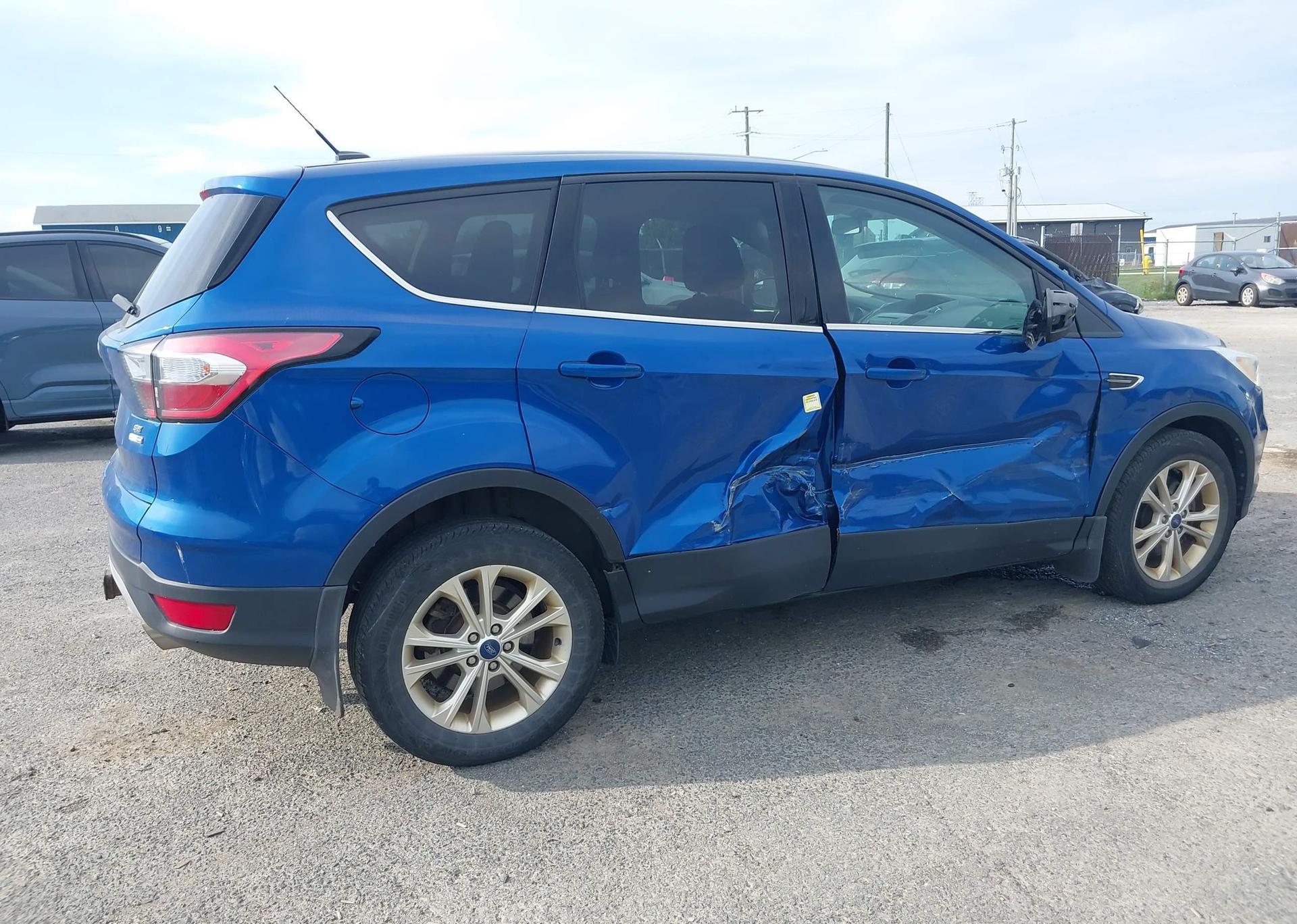 2017 FORD ESCAPE SE