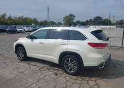 2017 TOYOTA HIGHLANDER SE