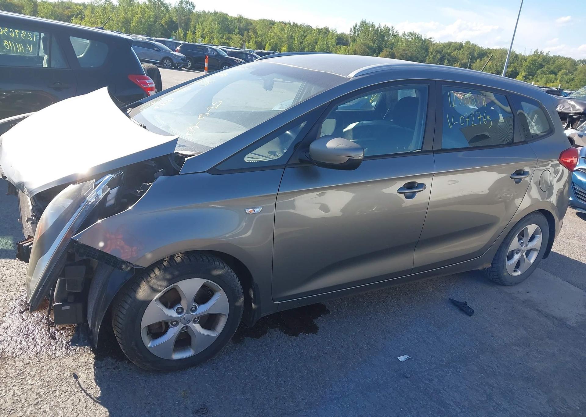 2014 KIA RONDO LX