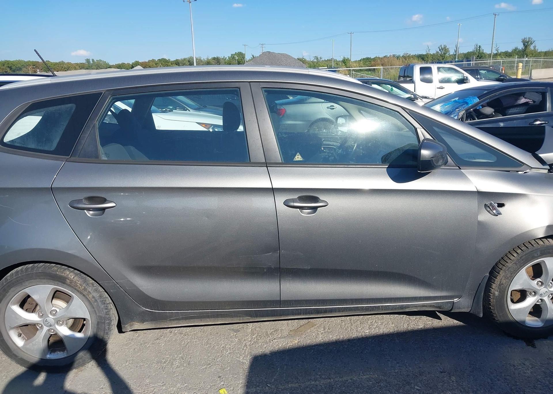 2014 KIA RONDO LX