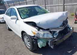 2011 TOYOTA CAMRY SE