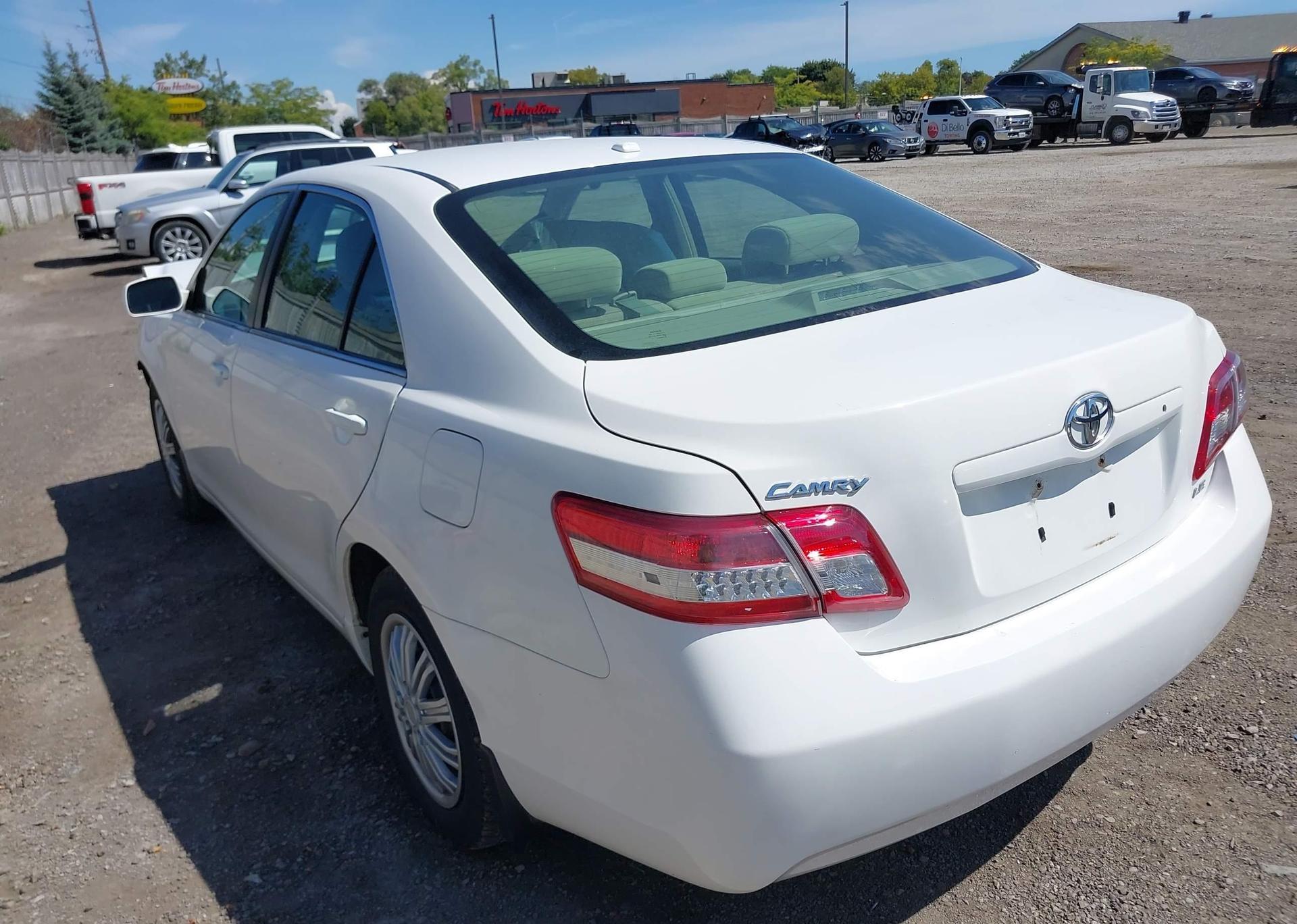 2011 TOYOTA CAMRY SE