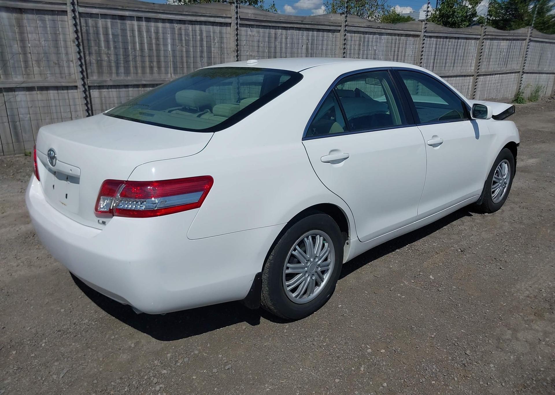 2011 TOYOTA CAMRY SE