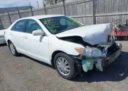 2011 TOYOTA CAMRY SE