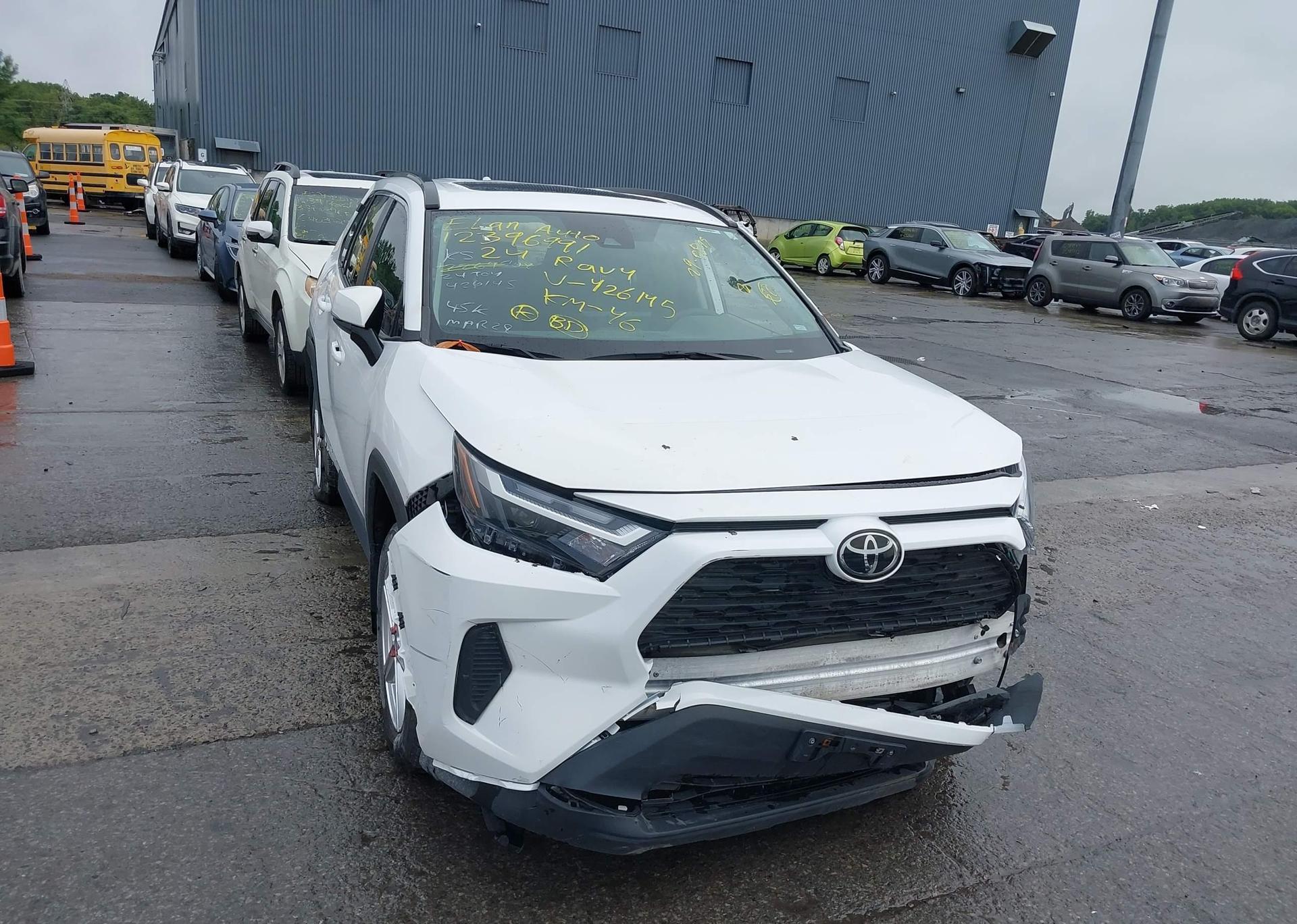 2024 TOYOTA RAV4 XLE